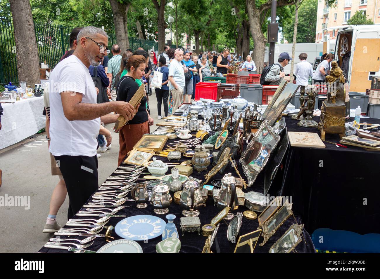 porte-de-vanves-flea-market-paris-france-europe-stock-photo-alamy