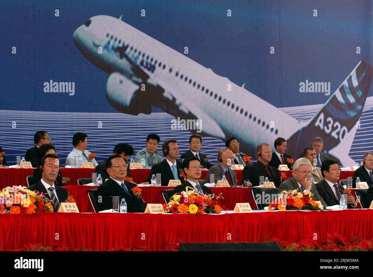 Bildnummer: 51866611  Datum: 15.05.2007  Copyright: imago/Xinhua Feier zum Baubeginn für das Airbus-Werk Tianjin - China - PUBLICATIONxNOTxINxCHN, Personen; 2007, Tianjin, Industries, Feierlichkeiten, A320, A 320, Flugzeugindustrie, Luftfahrtindustrie; , quer, Kbdig, Totale, Industrie, Wirtschaft, China,  , Stock Photo