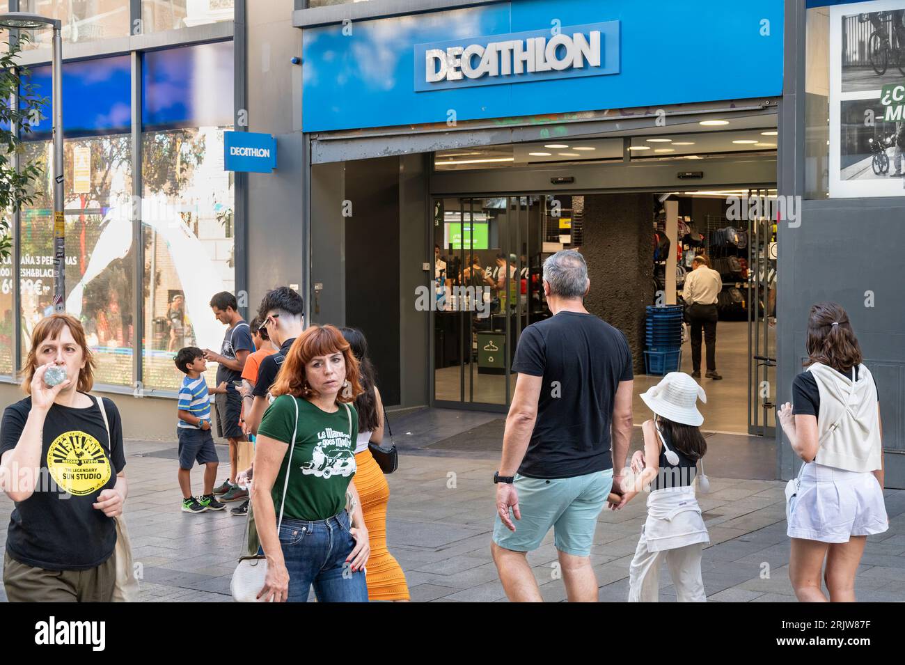 Decathlon sporting goods store hi-res stock photography and images - Page 3  - Alamy