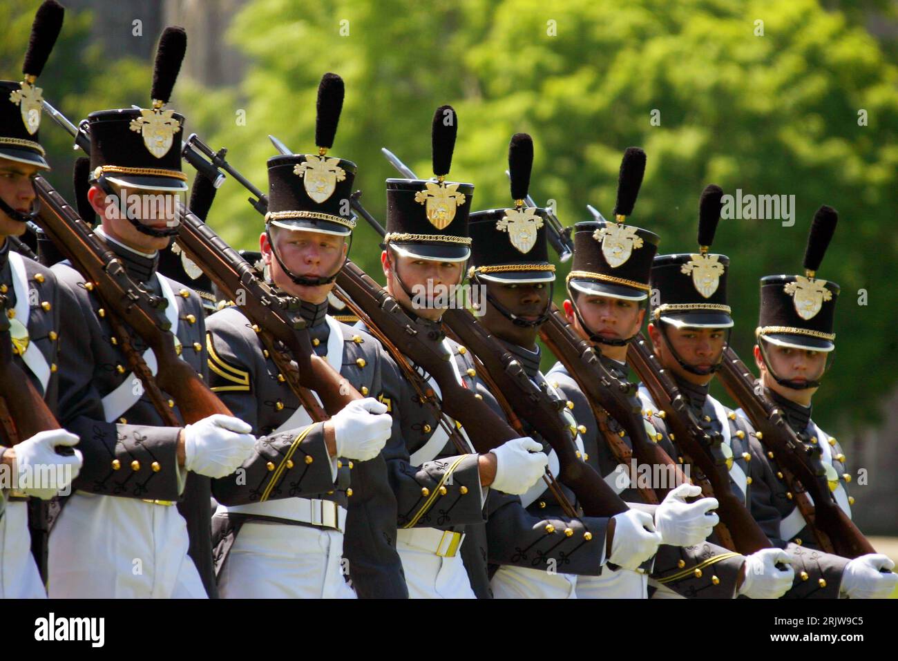 Bildnummer: 51921605  Datum: 25.05.2007  Copyright: imago/Xinhua Kadetten der Militärakademie in West Point nehmen in Paradeuniform an den diesjährigen Abschlussfeierlichkeiten teil - PUBLICATIONxNOTxINxCHN, Personen; 2007, New York, NY, N.Y., NYC, Westpoint, Kadettenschule, Offiziersschule, Offiziersausbildung, Militärschule, Soldat, Soldatin, Soldaten, Offiziersanwärter, Uniform, Paradeuniformen, Ausbildung, US Army, United States Military Academy; , quer, Kbdig, Gruppenbild, Vereinigte Staaten von Amerika,  , Militaer, Staat, Stock Photo