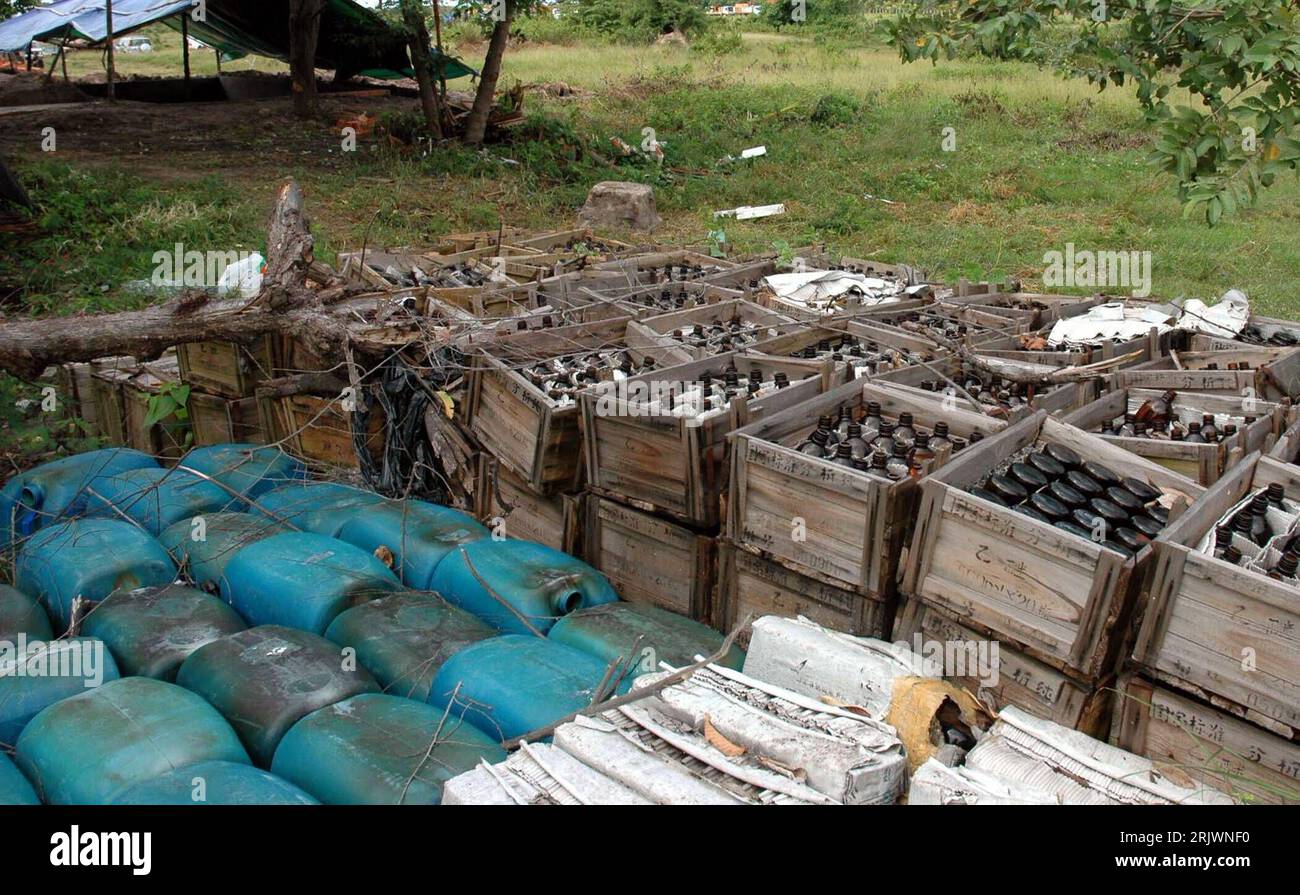 Beschlagnahmte Chemikalien für die illegale Drogenherstellung in Kompong Speu - Kambodscha - PUBLICATIONxNOTxINxCHN Stock Photo