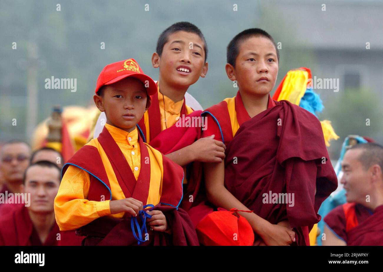 Buddhistischer monch hi-res stock photography and images - Page 5 - Alamy, image size:1300x925