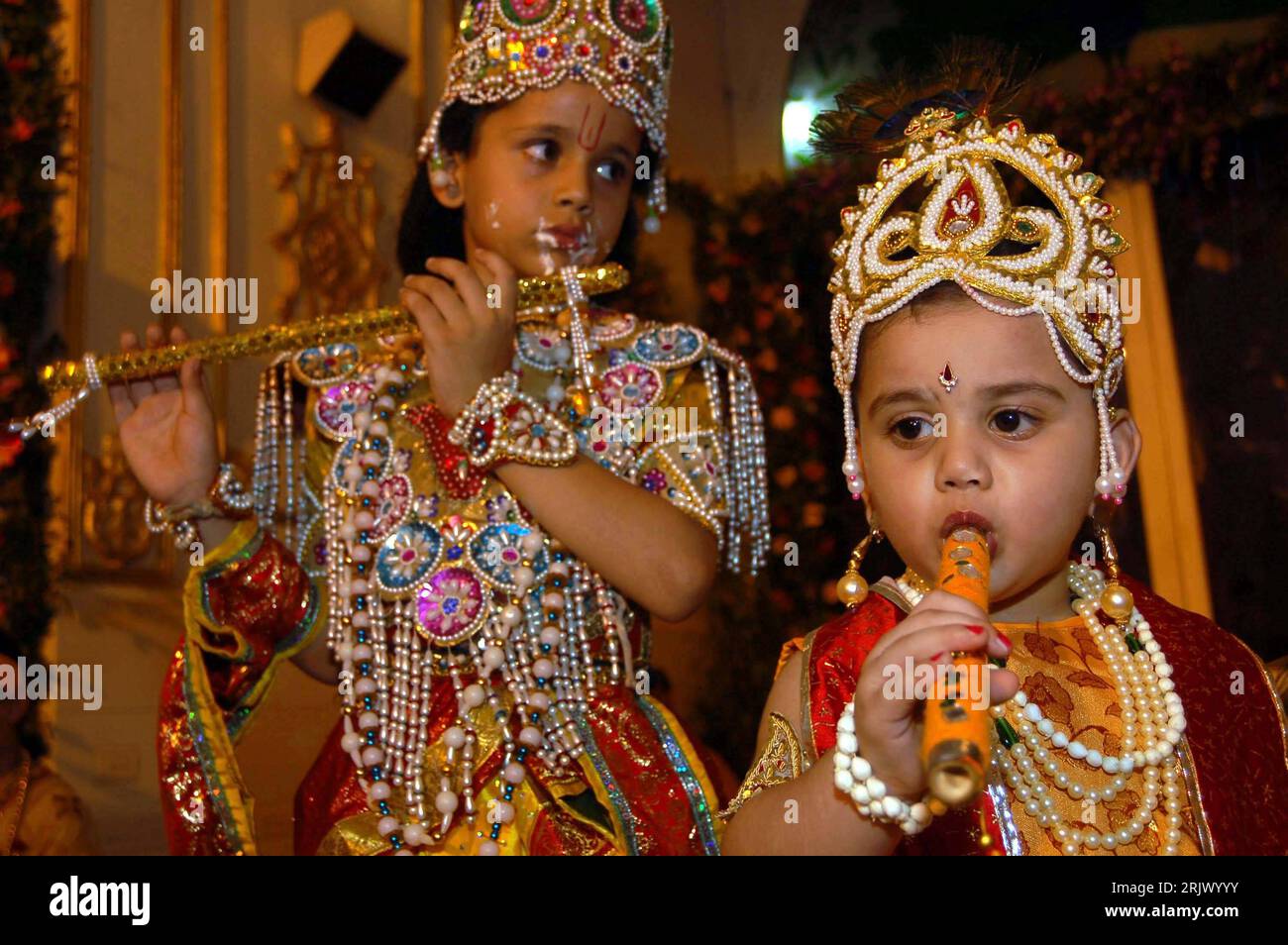 Kinder krishna hi-res stock photography and images - Alamy