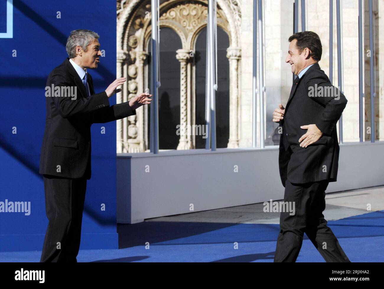 Premierminister Minister Jose Socrates Portugal/EU-Ratspräsident und Präsident Nicolas Sarkozy Frankreich anlässlich der Unterzeichnung des Reformvertrags der Europäischen Union Lissabon  PUBLICATIONxNOTxINxCHN Stock Photo
