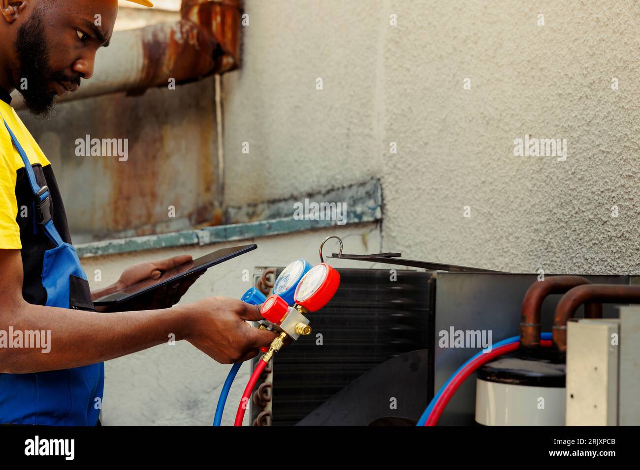 Close up of manifold gauges able to detect defective expansion valve