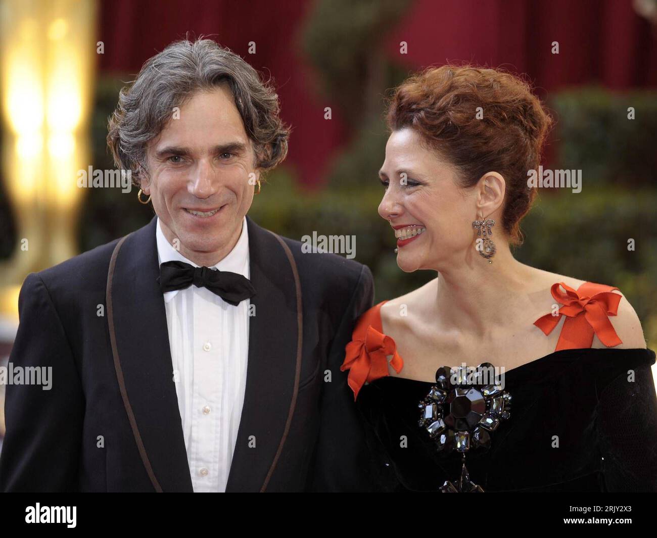 Bildnummer: 52428705  Datum: 24.02.2008  Copyright: imago/Xinhua Schauspieler Daniel Day-Lewis mit seiner Ehefrau Rebecca Miller anlässlich der 80. Annual Academy Awards in Hollywood - PUBLICATIONxNOTxINxCHN , Personen , optimistisch; 2008, Los Angeles, LA, L.A., Hollywood, Oscar, Oscars, Oscarverleihung, Pressetermin, Ehepaar, Paar, Frau, Doppelporträt; , quer, Kbdig, Gruppenbild, close, Film, Kunst, Randbild, People Stock Photo