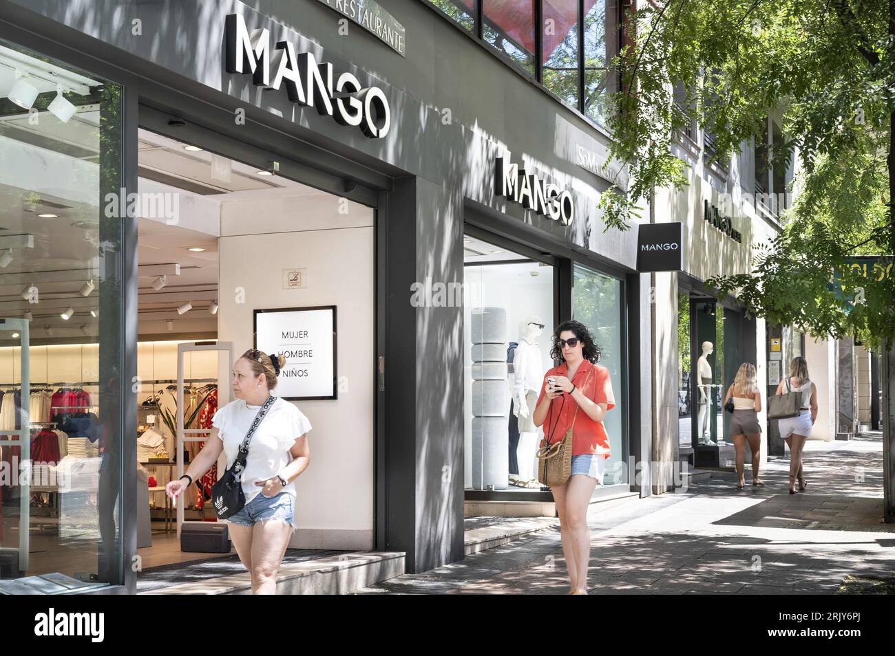 Mango brand hi res stock photography and images Page 10 Alamy