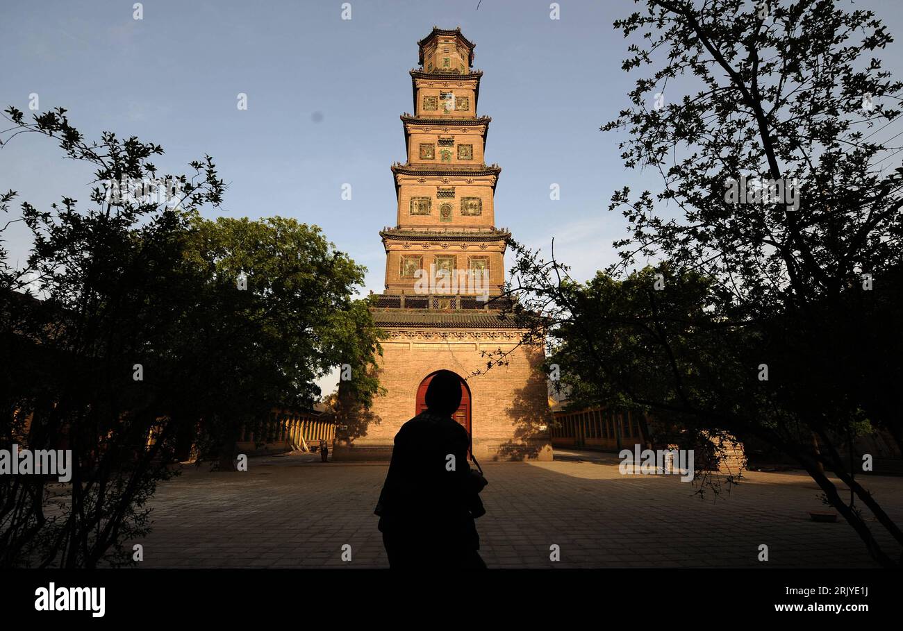 Bildnummer: 52511748  Datum: 22.04.2008  Copyright: imago/Xinhua Pagode am Tiefo-Tempel in Linfen, China - PUBLICATIONxNOTxINxCHN, Gebäude, außen, Außenansicht , Personen; 2008, Linfen, China; , quer, Kbdig, Einzelbild,  , Reisen, Asien Stock Photo