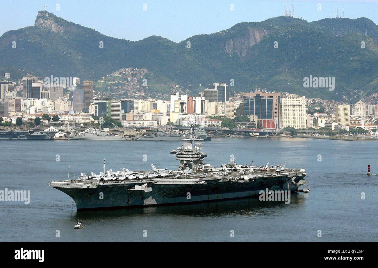 Bildnummer: 52512422  Datum: 23.04.2008  Copyright: imago/Xinhua Flugzeugträger - USS George Washington (CVN-73) - in der Guanabara Bay - Rio de Janeiro - PUBLICATIONxNOTxINxCHN, Objekte; 2008, Rio de Janeiro, Brasilien, Kriegsschiff, U.S. Navy; , quer, Kbdig, Porträt, ,  , Militaer, Staat, , ,  , Südamerika o0 USA, Nordamerika Stock Photo