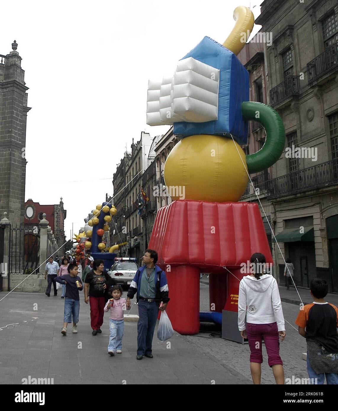 Artist angel ricardo rios hi-res stock photography and images - Alamy