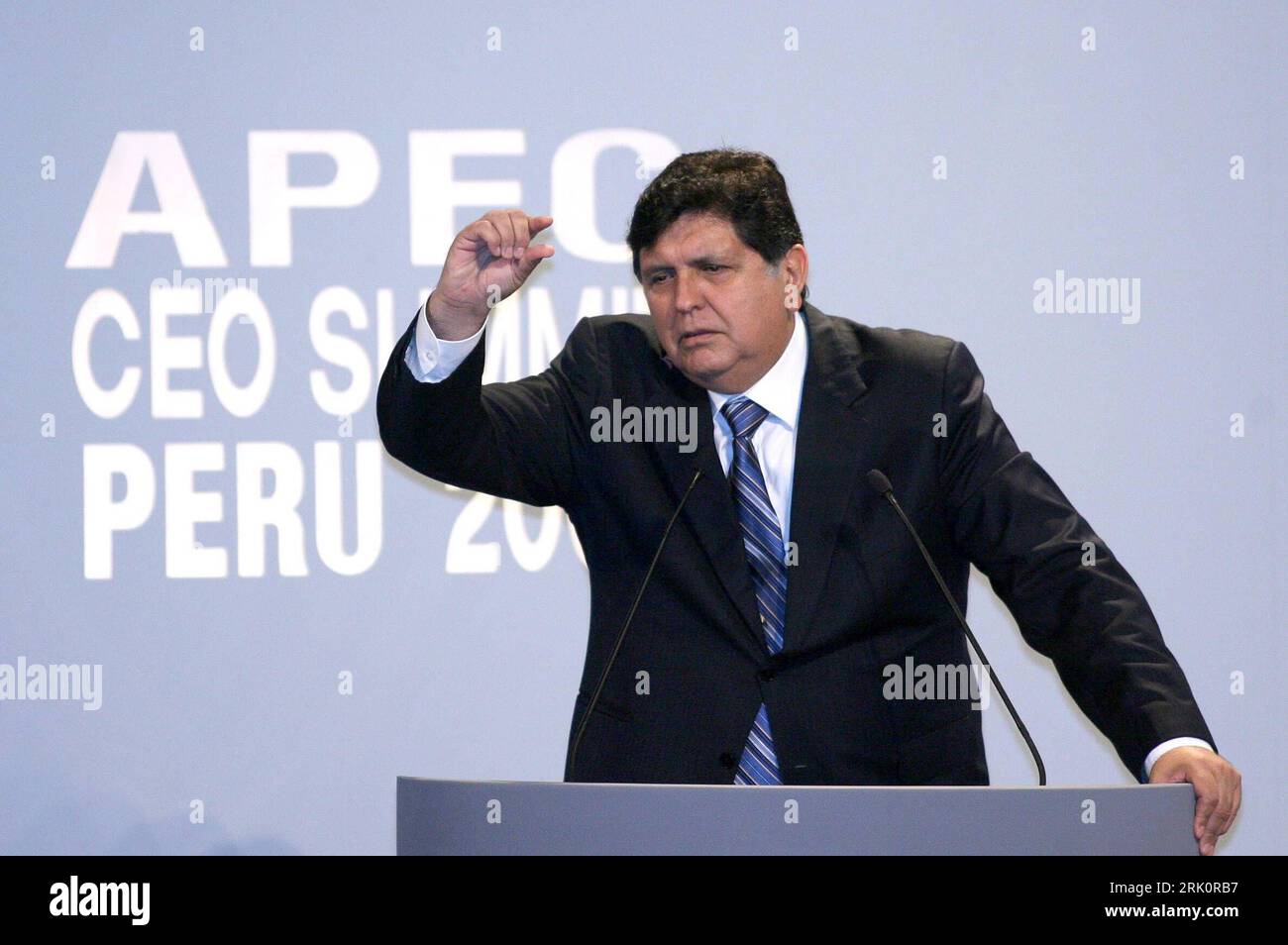 Präsident Alan Garcia (Peru) während des Asiatisch-Pazifischen Wirtschaftsforums (APEC) in Lima - PUBLICATIONxNOTxINxCHN Stock Photo