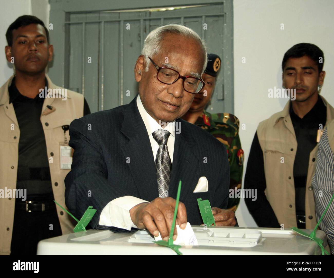 President iajuddin ahmed hires stock photography and images Alamy