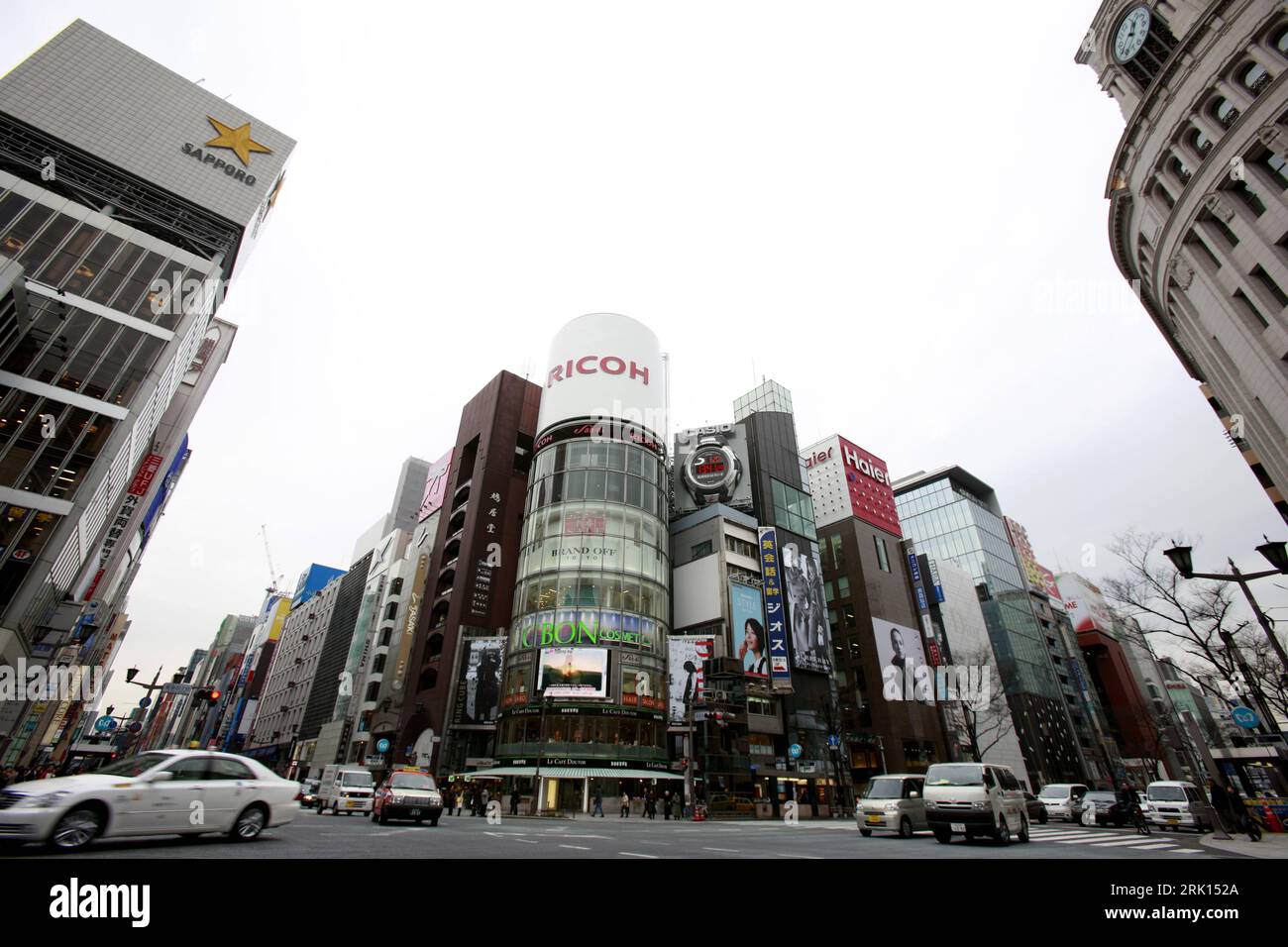 Bildnummer: 52855282  Datum: 20.01.2009  Copyright: imago/Xinhua Ginza Shopping Viertel in Tokio PUBLICATIONxNOTxINxCHN , Landschaft; 2009, Tokio, Japan; , quer, Kbdig, Totale,  ,  , Asien    Bildnummer 52855282 Date 20 01 2009 Copyright Imago XINHUA Ginza Shopping Quarter in Tokyo PUBLICATIONxNOTxINxCHN Landscape 2009 Tokyo Japan horizontal Kbdig long shot Asia Stock Photo