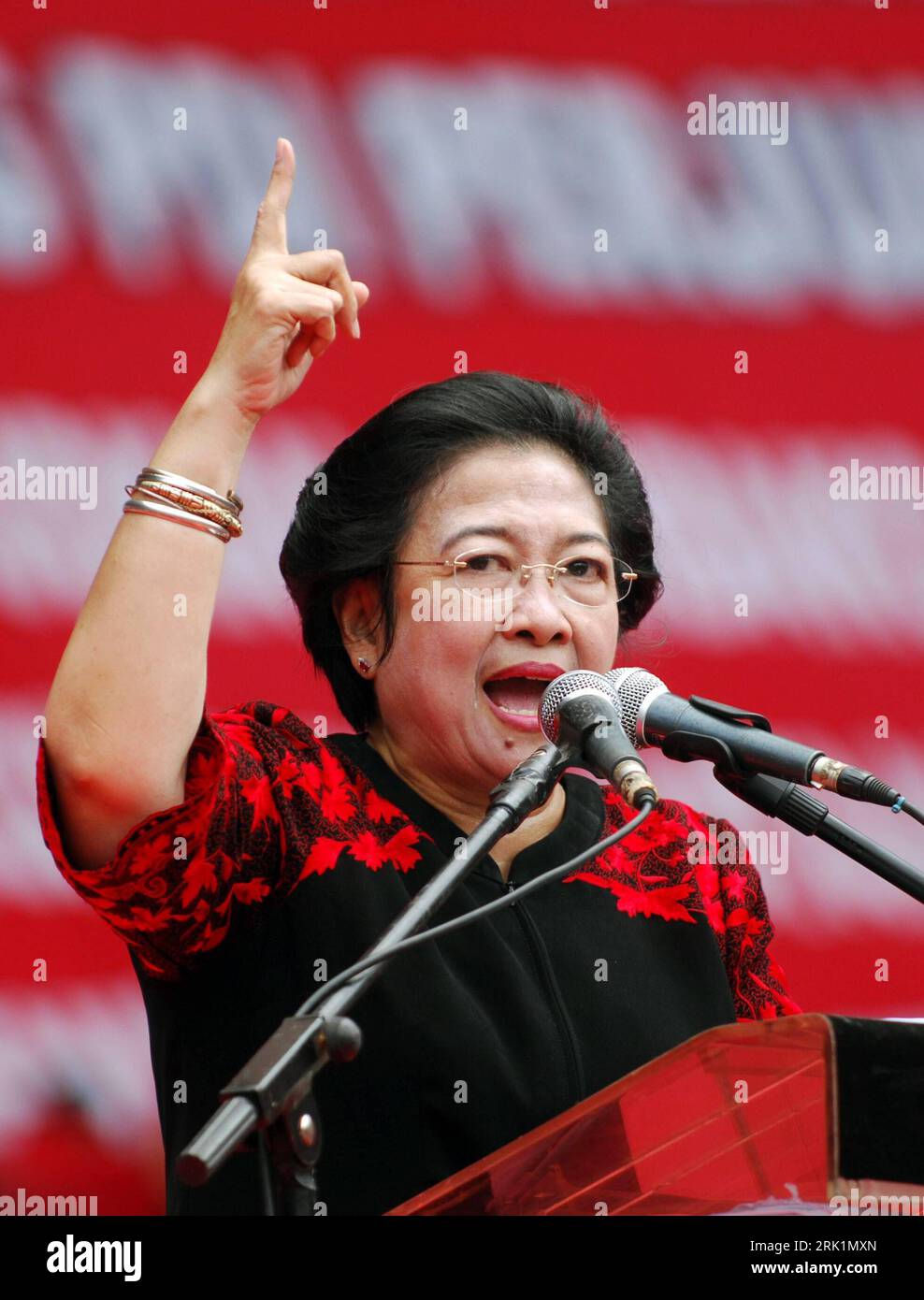 Megawati Sukarnoputri (Indonesien/Vorsitzende PDIP) während einer Parteiveranstaltung in Jakarta - PUBLICATIONxNOTxINxCHN   Megawati Sukarnoputri Indonesia Chairman PDIP during a Party event in Jakarta PUBLICATIONxNOTxINxCHN Stock Photo