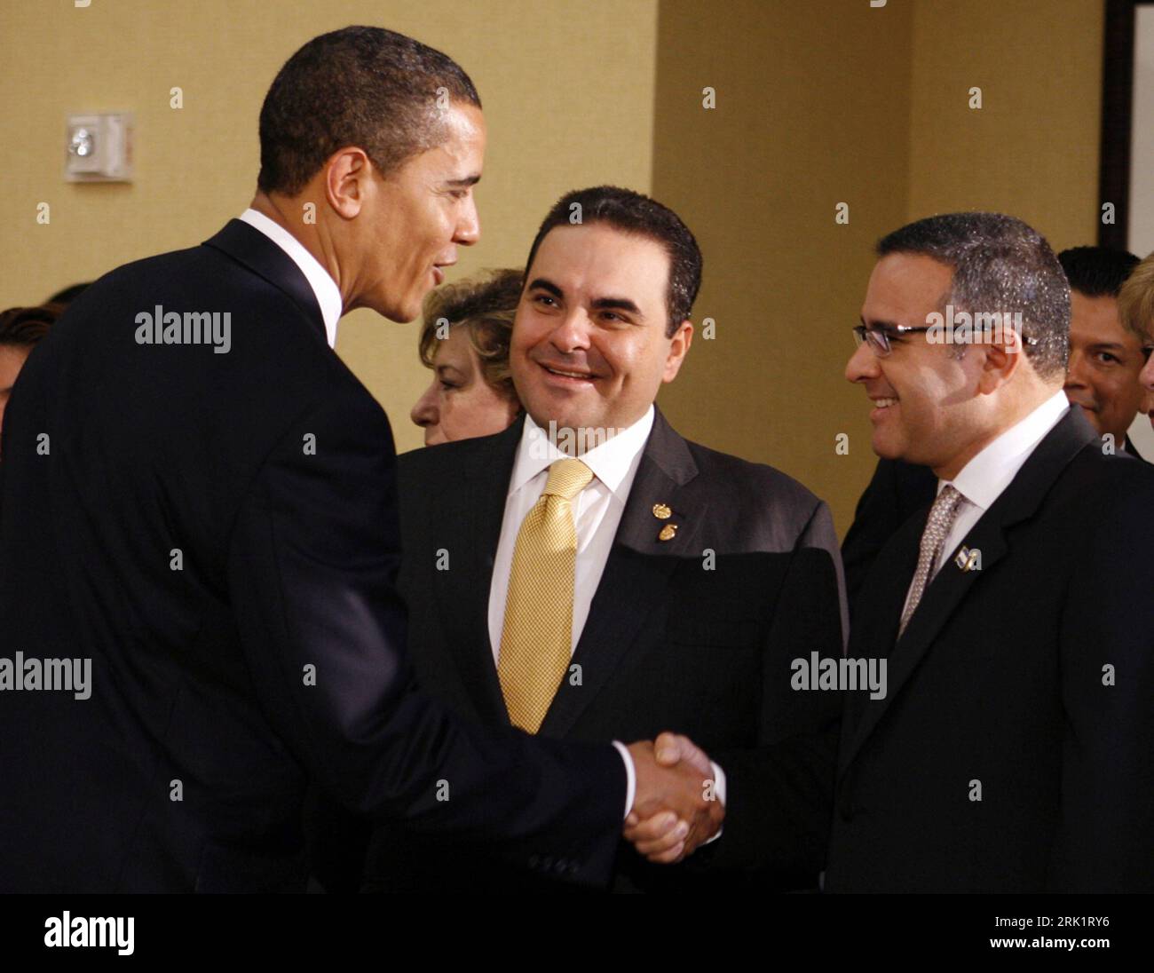 Donald Trump Labels CNN as 'Fake News' During Press Conference, image size:1300x1096