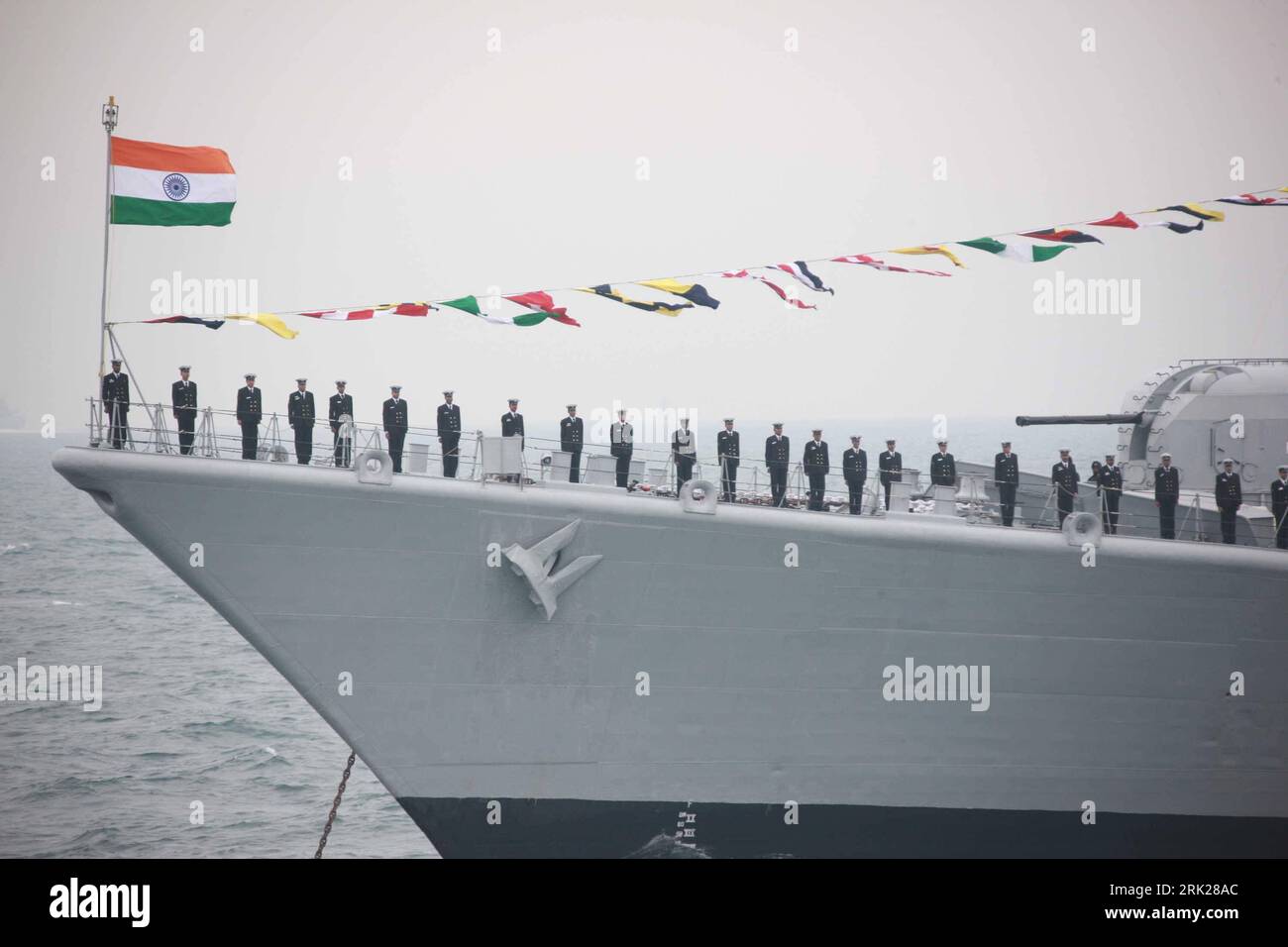 Ins Mumbai D62 Indian international fleet review hi-res stock photography and images ...