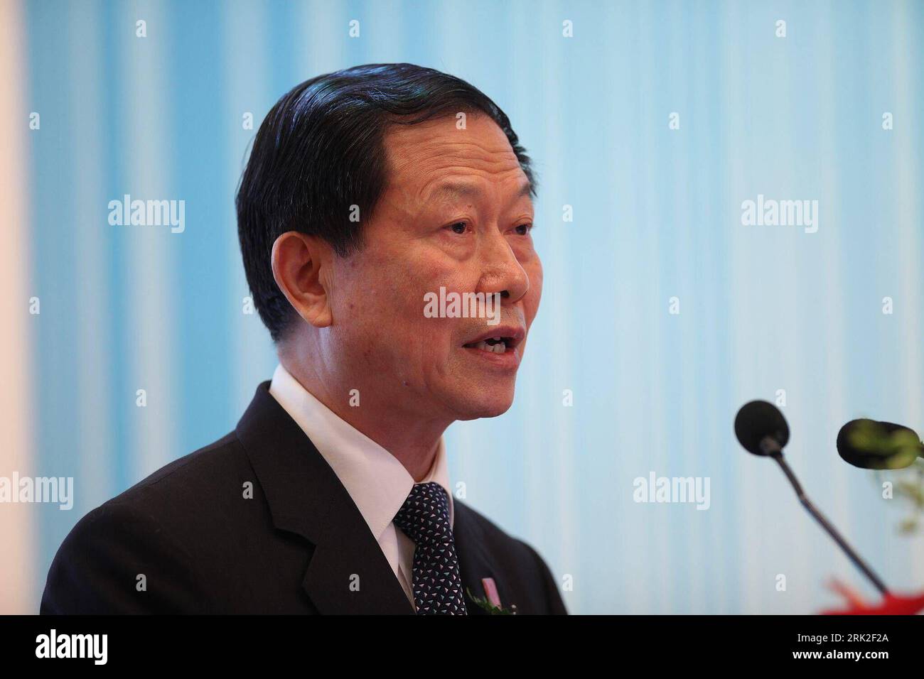 Bildnummer: 53176325 Datum: 04.07.2009 Copyright: imagoXinhua Li Rongrong,  chairman of State-owned Assets Supervision and Administration of the State  Council of China, addresses the sub forum of the Global Think Tank Summit in