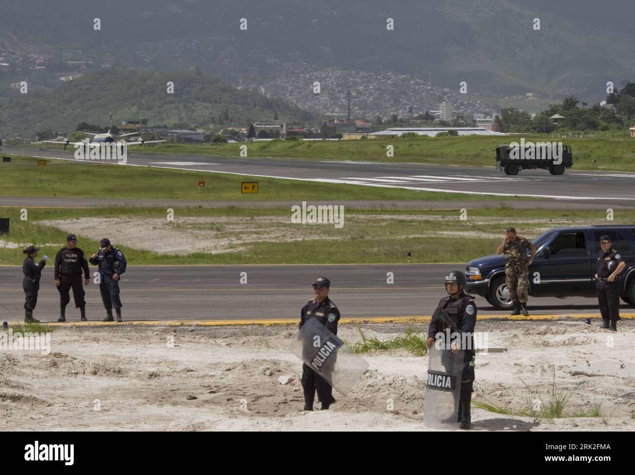 Toncontin international airport hires stock photography and images Alamy