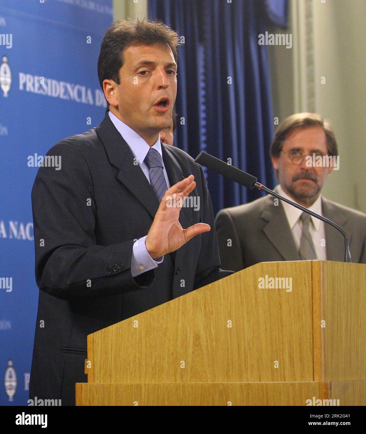Bildnummer: 53184575  Datum: 07.07.2009  Copyright: imago/Xinhua (090708) -- BUENOS AIRES, July 8, 2009 (Xinhua) -- Undated file photo shows Argentine Cabinet Chief Sergio Massa (L). Argentine presidential spokesman Alfredo Scoccimarro announced on July 7, 2009 that President Cristina Fernandez de Kirchner has reshuffled the cabinet, appointing Minister of Justice, Security and Human Rights Anibal Fernandez as cabinet chief, replacing Sergio Massa. (Xinhua/Martin Zabala) (jl) PUBLICATIONxNOTxINxCHN  People Politik premiumd kbdig  xng (090708) -- Buenos AIRES, Juli 8, 2009 (Xinhua) -- undatiert Stock Photo
