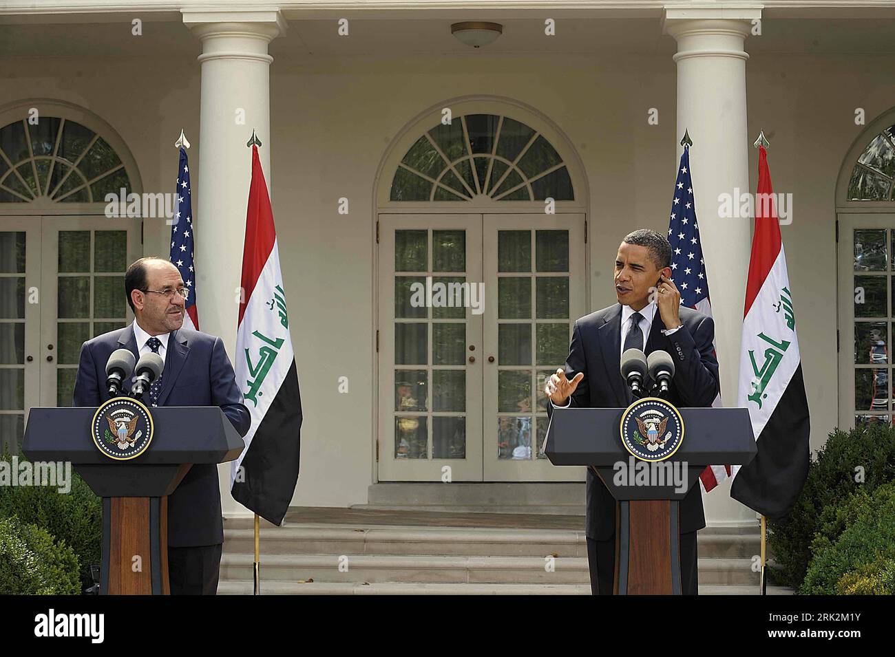 090722 -- WASHINGTON, July 22, 2009 Xinhua -- US President Barack Obama R and Iraqi Prime Minister Nouri al-Maliki hold a joint press conference in the Rose Garden at the White House in Washington, DC, July 22, 2009. This is the first meeting between Maliki and Obama since US troops withdrew from Iraqi cities at the end of June. Xinhua/Zhang Yan 1US-IRAQ-OBAMA-MALIKI-PRESS CONFERENCE  PUBLICATIONxNOTxINxCHN Stock Photo