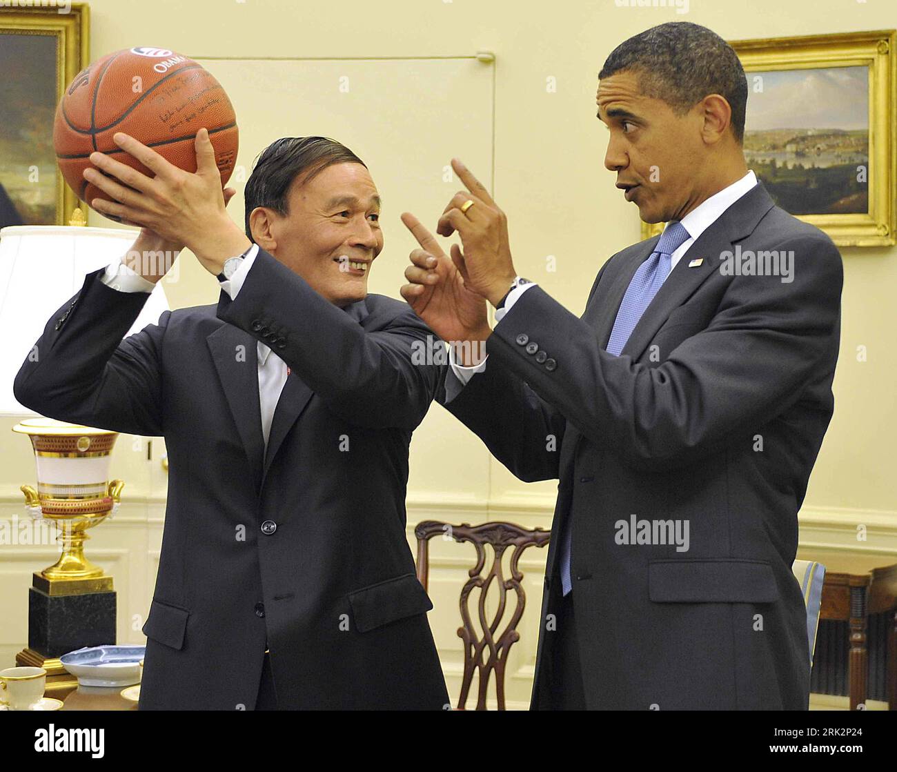 Wang qishan in oval office hi-res stock photography and images - Alamy