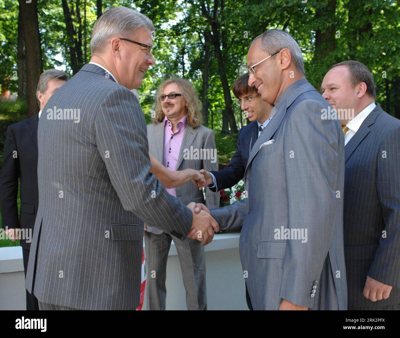 Bildnummer: 53232225  Datum: 30.07.2009  Copyright: imago/Xinhua (090730) -- JURMALA, July 30, 2009(Xinhua) -- The Latvian President Valdis Zatlers( L) meets with Alexander Shenkman ,Chairman of the organizing committee of the 8th New Wave International Contest of Young Singers of Popular Music, in Jurmala, July 30, 2009. The contest lasts from July 28 to August 2 in Jurmala, Latvia.     (Xinhua/Yang Dehong) (lmz) (1)LATVIA-PRESIDENT-INTERNATIONAL YOUNG SINGER MUSIC CONTEST  PUBLICATIONxNOTxINxCHN  People Politik kbdig xub  2009 quer Wirtschaft    Image number 53232225 Date 30 07 2009 Copyrigh Stock Photo