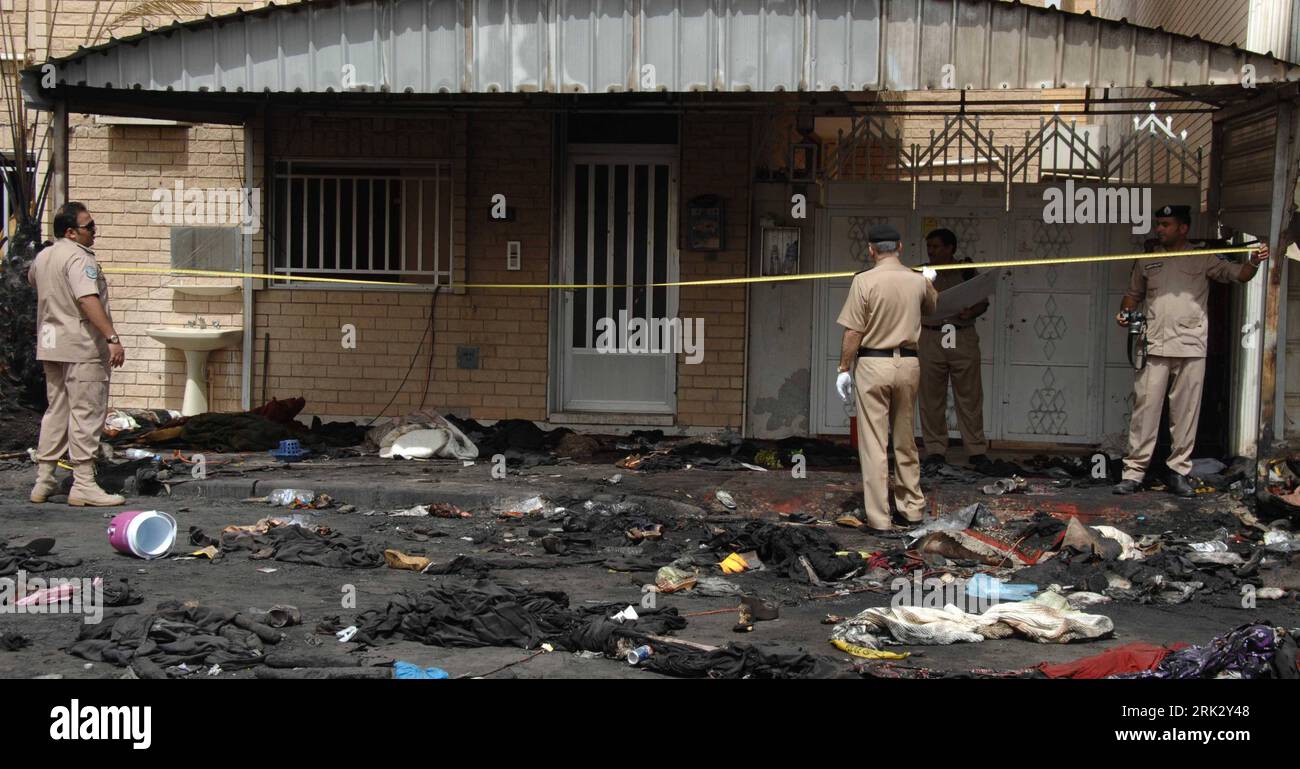 Bildnummer: 53267866  Datum: 16.08.2009  Copyright: imago/Xinhua (090816) -- KUWAIT CITY, Aug. 16, 2009 (Xinhua) -- Police block off the site of a fire broke out in a wedding tent in Jahra, west of Kuwait City, Aug. 17, 2009. The ex-wife of the groom has confessed to starting the blaze as an act of revenge, local media reported on Monday. Over 40 women and children were killed and 76 others injured in the fire on Aug. 16.  (Xinhua/Noufal Ibrahim) (msq) (1)KUWAIT-WEDDING-FIRE-INVESTIGATION  PUBLICATIONxNOTxINxCHN  Brand Feuer Hochzeit Hochzeitsfeier Unglück Brandkatastrophe Brandstiftung premiu Stock Photo