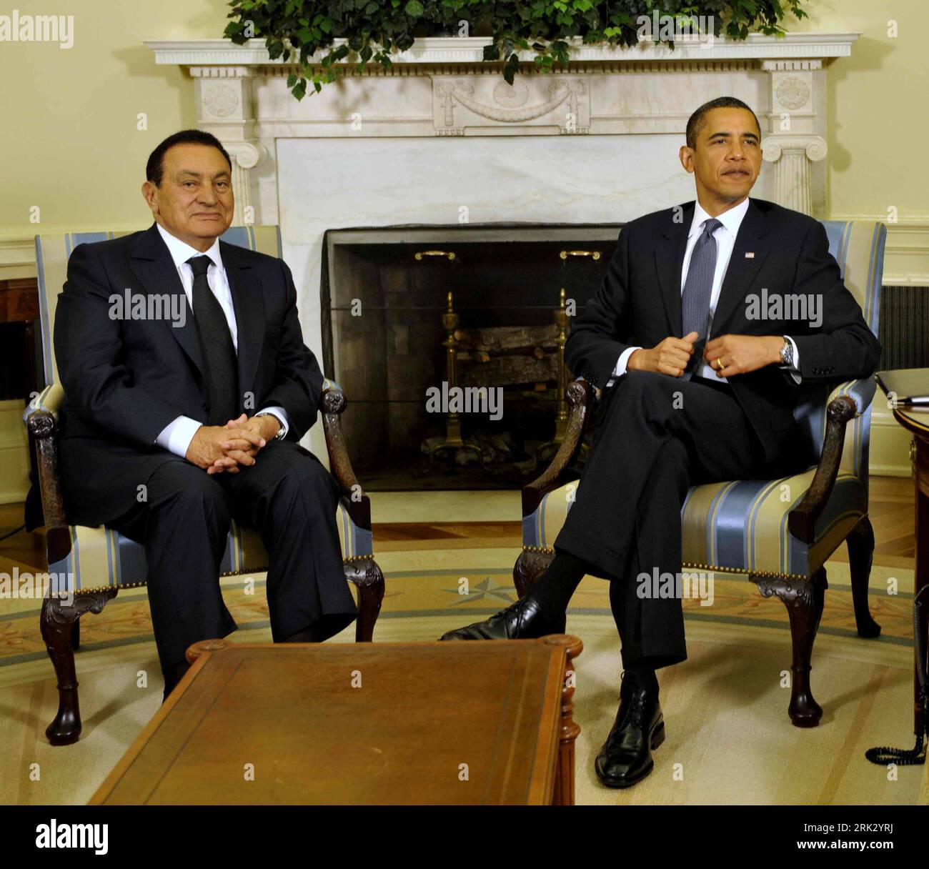 Bildnummer: 53270656  Datum: 18.08.2009  Copyright: imago/Xinhua (090819) -- WASHINGTON, Aug. 19, 2009 (Xinhua) -- U.S. President Barack Obama (R) meets with Egyptian President Hosni Mubarak  in Washington, U.S., Aug. 18, 2009. (Xinhua/Zhang Yan) (yc) (4)US-EGYPT-PRESIDENT-MEET  PUBLICATIONxNOTxINxCHN  People Politik Premiumd kbdig xub  2009 quer o0 USA, Ägypten    Bildnummer 53270656 Date 18 08 2009 Copyright Imago XINHUA 090819 Washington Aug 19 2009 XINHUA U S President Barack Obama r Meets With Egyptian President Hosni Mubarak in Washington U S Aug 18 2009 XINHUA Zhang Yan  4 U.S. Egypt Pr Stock Photo