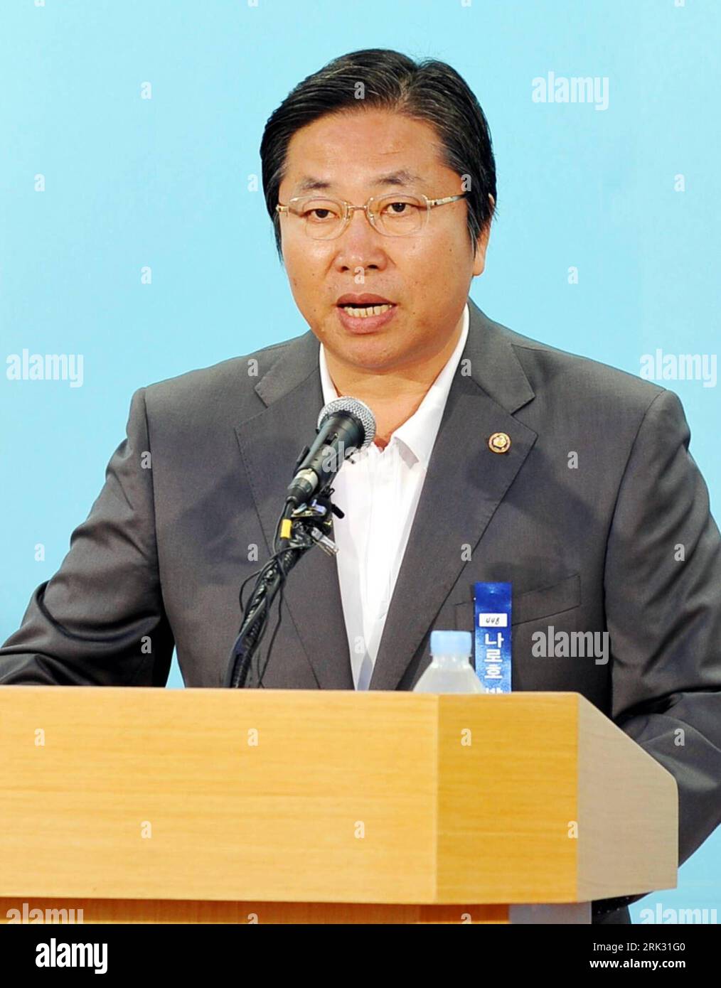 South korea launch space rocket naro hi-res stock photography and