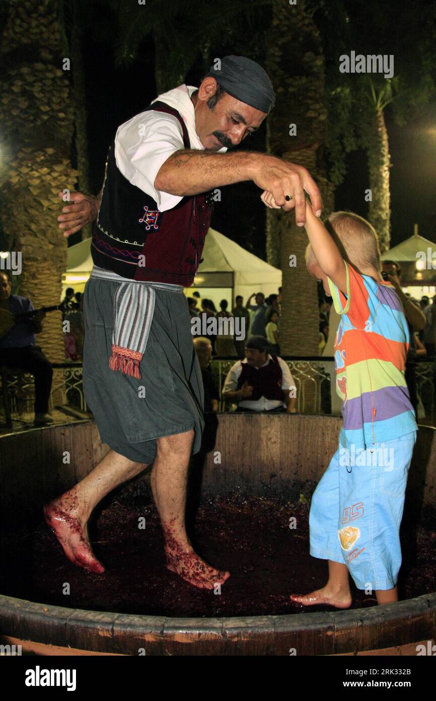Bildnummer: 53305083  Datum: 29.08.2009  Copyright: imago/Xinhua (090830) -- LIMASSOL, Aug. 30, 2009 (Xinhua) -- A man smashes grapes with a kid during the 48th Limassol Wine Festival in Limassol, Cyprus, Aug. 29, 2009. As a major wine-producting place in Cyprus, the annual Limassol Wine Festival started on Aug. 28, 2009. (Xinhua/Wang Qiang)(axy) (2)CYPRUS-LIMASSOL-WINE FESTIVAL PUBLICATIONxNOTxINxCHN Wirtschaft Tradition Weinfest Zypern kbdig xdp 2009 hoch premiumd o0 Wein, Weintrauben, zerstampfen, stampfen    Bildnummer 53305083 Date 29 08 2009 Copyright Imago XINHUA  Limassol Aug 30 2009 X Stock Photo