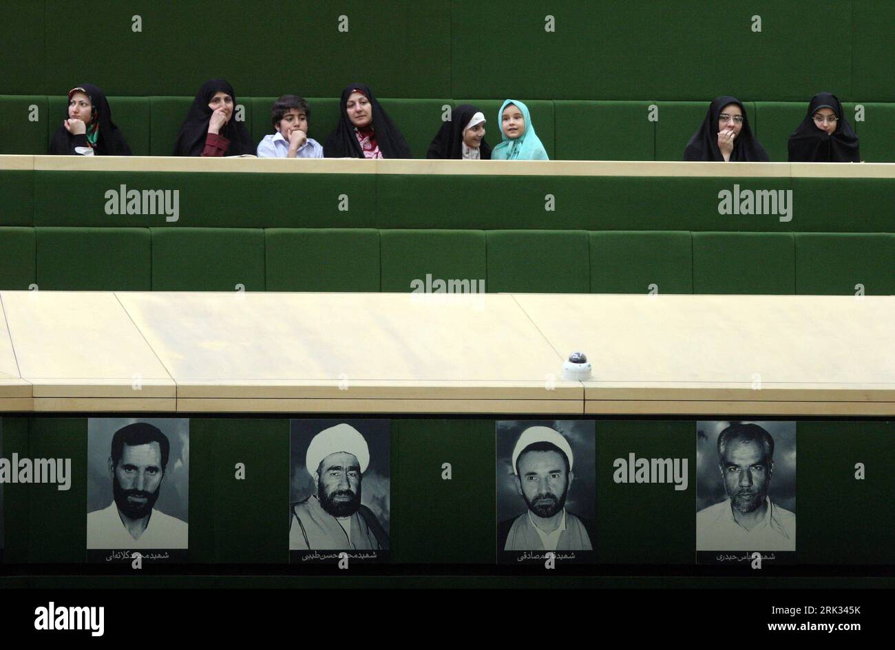 Bildnummer: 53314639  Datum: 02.09.2009  Copyright: imago/Xinhua (090902) -- TEHRAN, Sept. 2, 2009 (Xinhua) -- Some Iranian women sit in on the parliament meeting in Tehran, capital of Iran, Sept. 2, 2009. Iran s parliament continued to study the qualifications of the new 21-member cabinet line-up on Wednesday. Voting for the proposed ministers scheduled on Wednesday has been prolonged to Thursday. (Xinhua/Ahmad Halabisaz) (gxr) (4)IRAN-TEHRAN-PARLIAMENT-CABINET-VOTE PUBLICATIONxNOTxINxCHN  Politik premiumd kbdig xsp 2009 quer    Bildnummer 53314639 Date 02 09 2009 Copyright Imago XINHUA  TEHR Stock Photo