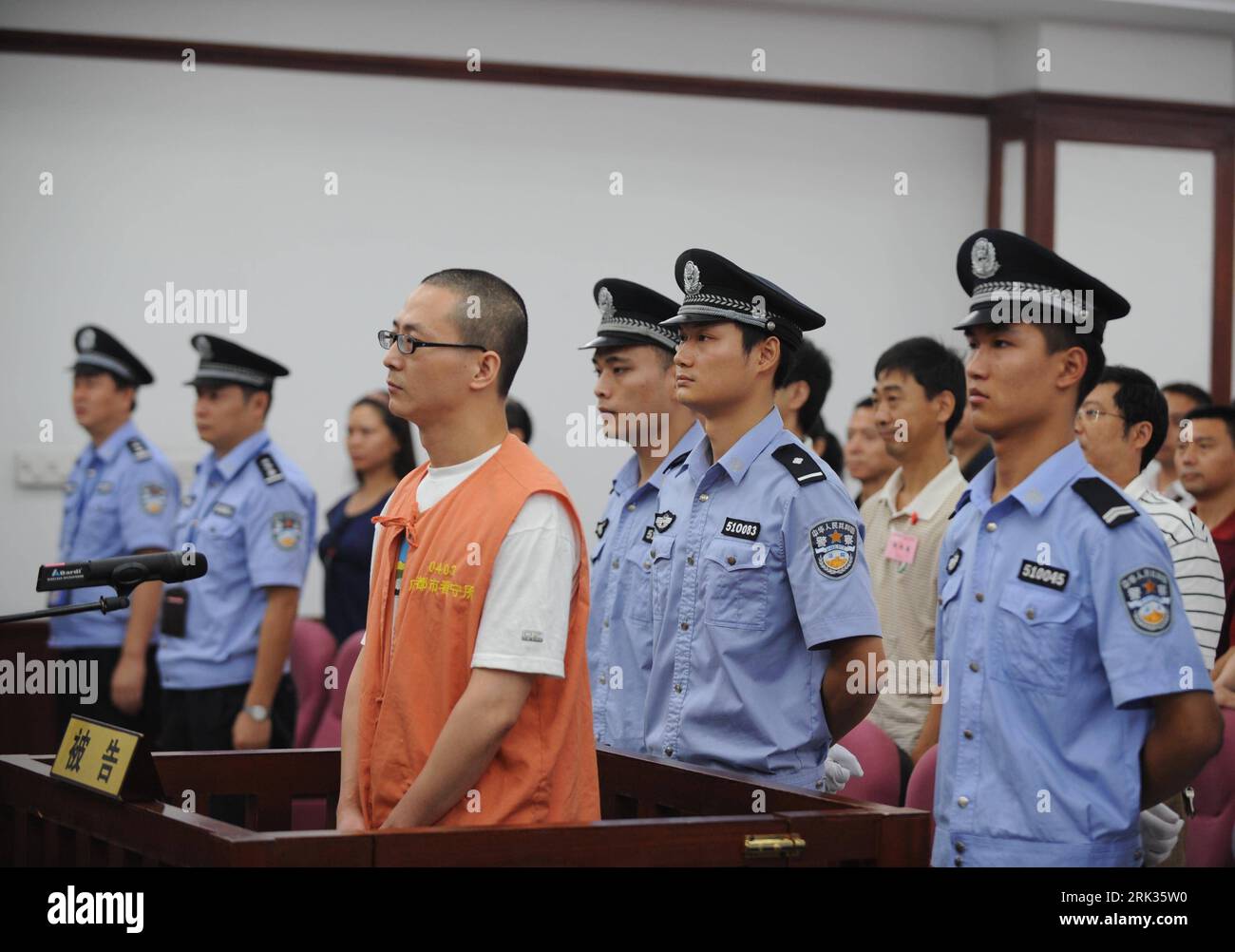 Bildnummer: 53326075  Datum: 08.09.2009  Copyright: imago/Xinhua (090908) -- CHENGDU, Sept. 8, 2009 (Xinhua) -- Sun Weiming, a drunk driver who killed four and injured another, faces trial at a court in Chengdu, southwest China s Sichuan Province, Sept. 8, 2009. Sun was sentenced to life imprisonment by the Sichuan Provincial Higher s Court Tuesday. (Xinhua/Chen Xie) (zhs) (1)CHINA-SICHUAN-CHENGDU-DRUNK DRIVER-TRIAL (CN) PUBLICATIONxNOTxINxCHN Justiz Gerichtsverhandlung prozess Trunkenheit am Steuer kbdig xdp 2009 quer premiumd    Bildnummer 53326075 Date 08 09 2009 Copyright Imago XINHUA  Che Stock Photo