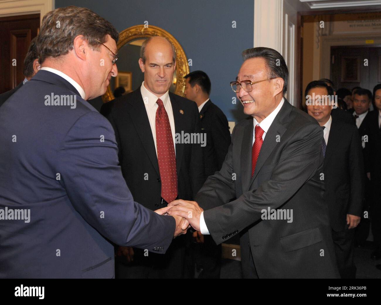 Bildnummer: 53334197  Datum: 09.09.2009  Copyright: imago/Xinhua (090909) -- WASHINGTON, Sept. 9, 2009 (Xinhua) -- Wu Bangguo (R FRONT), chairman of the Standing Committee of China s National s Congress, meets with chairmen of the US-China Inter-parliamentary Exchange Group, the U.S.-China Working Group as well as other groups under the U.S. House of Representatives, in Washington, the United States, Sept. 9, 2009. (Xinhua/Ma Zhancheng) (hdt) (1)US-WASHINGTON-WU BANGGUO-HOUSE OF REPRESENTATIVES-MEETING PUBLICATIONxNOTxINxCHN People Politik premiumd kbdig xng 2009 quer     Bildnummer 53334197 D Stock Photo