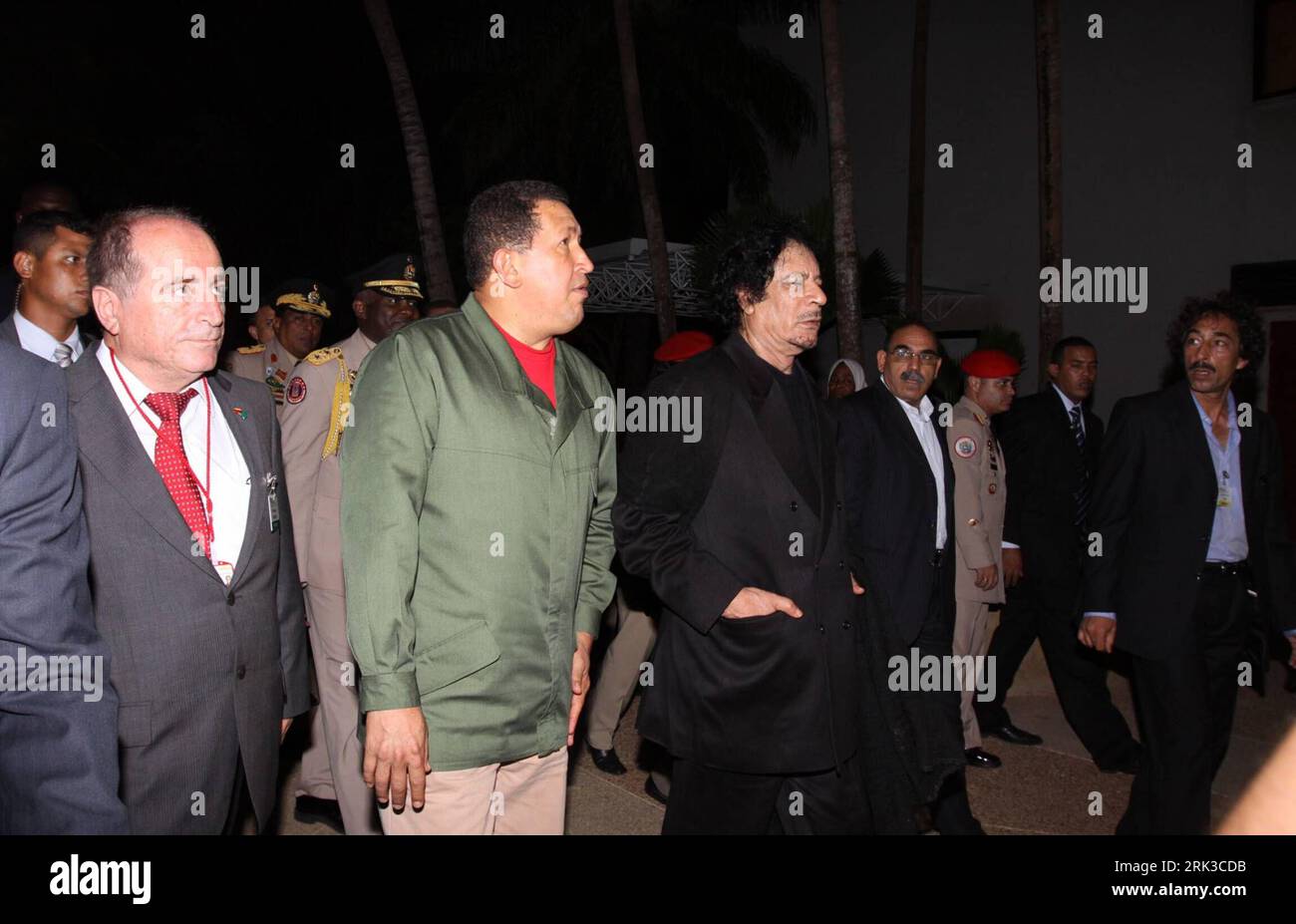 Bildnummer: 53433602  Datum: 26.09.2009  Copyright: imago/Xinhua (090926) -- PORLAMAR, Sept. 26, 2009 (Xinhua) -- Libyan leader Muammar al-Gaddafi (3rd L) walks with Venezuelan President Hugo Chavez (2nd L)before they attend the 2nd Africa-South America Summit (ASA) in Margarita Island, Nueva Esparta state, northwestern Venezuela, on Sept. 25, 2009. (Xinhua) (clq) (2)VENEZUELA-KADHAFI-ASA SUMMIT PUBLICATIONxNOTxINxCHN premiumd People Politik kbdig xdp 2009 quer o0 al Gaddafi Muamar    Bildnummer 53433602 Date 26 09 2009 Copyright Imago XINHUA  Porlamar Sept 26 2009 XINHUA Libyan Leader Muammar Stock Photo