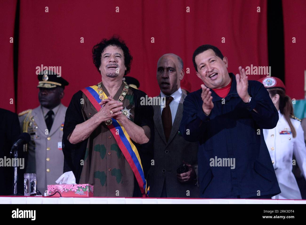 Bildnummer: 53456098  Datum: 28.09.2009  Copyright: imago/Xinhua (090929) -- MARGARITA, Sep. 29, 2009 (Xinhua) -- Libyan leader Moammar al-Gaddafi (L, front), is decorated with the Order of the Liberator, Venezuela s highest honour, by Venezuelan President Hugo Chavez (R, front) in Margarita Island, Venezuela, Sept. 28, 2009. The two sides signed a joint declaration on Monday to further political, economic and energy cooperation. (Xinhua/Bolivar News Agency) (ypf) (4)VENEZUELA-LIBYA-CHAVEZ-KADHAFI-COOPERATION PUBLICATIONxNOTxINxCHN People Politik kbdig xcb 2009 quer    Bildnummer 53456098 Date Stock Photo