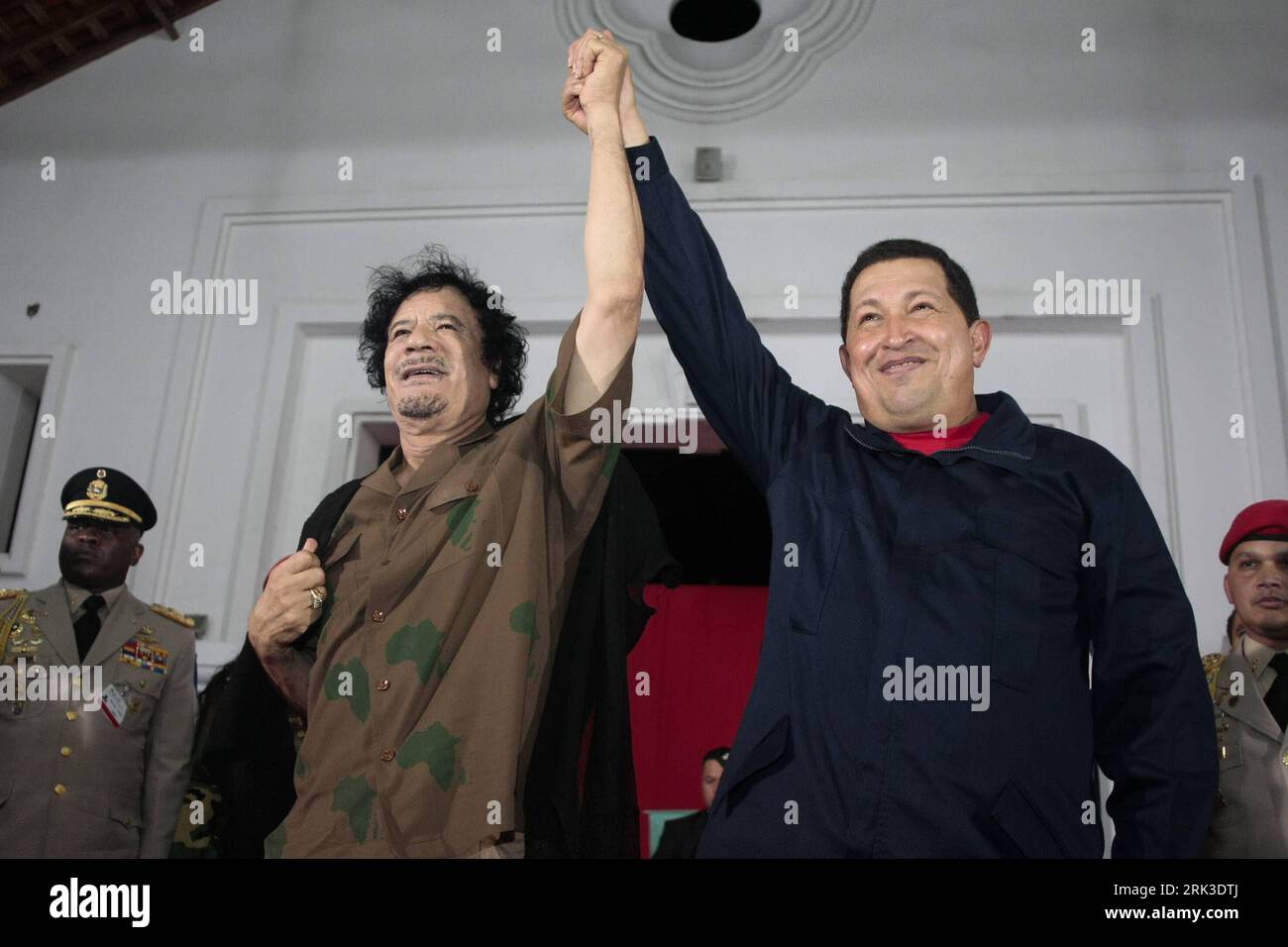 Bildnummer: 53456096  Datum: 28.09.2009  Copyright: imago/Xinhua (090929) -- MARGARITA, Sep. 29, 2009 (Xinhua) -- Libyan leader Moammar al-Gaddafi (L) raises hands with Venezuelan President Hugo Chavez (R) in Margarita Island, Venezuela, Sept. 28, 2009. The two sides signed a joint declaration on Monday to further political, economic and energy cooperation. (Xinhua/Bolivar News Agency) (ypf) (1)VENEZUELA-LIBYA-CHAVEZ-KADHAFI-COOPERATION PUBLICATIONxNOTxINxCHN People Politik kbdig xcb 2009 quer    Bildnummer 53456096 Date 28 09 2009 Copyright Imago XINHUA  Margarita Sep 29 2009 XINHUA Libyan Le Stock Photo