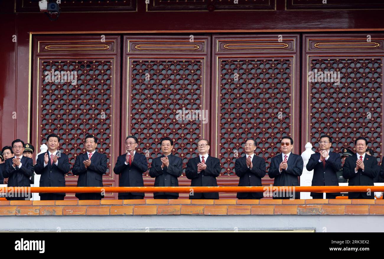 Bildnummer: 53478203  Datum: 01.10.2009  Copyright: imago/Xinhua CHINA-NATIONAL DAY-CELEBRATIONS (CN)(091001) -- BEIJING, Oct. 1, 2009 (Xinhua) -- President Hu Jintao (L5), flanked by former president Jiang Zemin (R5), top legislator Wu Bangguo (L4), Premier Wen Jiabao (R4) and other leaders, watches the celebrations for the 60th anniversary of the founding of the Republic of China, Beijing, capital of China, Oct. 1, 2009. (Xinhua/Li Xiaoguo) (lyi) PUBLICATIONxNOTxINxCHN People Politik Nationalfeiertag 60 Jahre Volksrepublik China Parade vdig xsk 2009 quer Highlight premiumd    Bildnummer 5347 Stock Photo