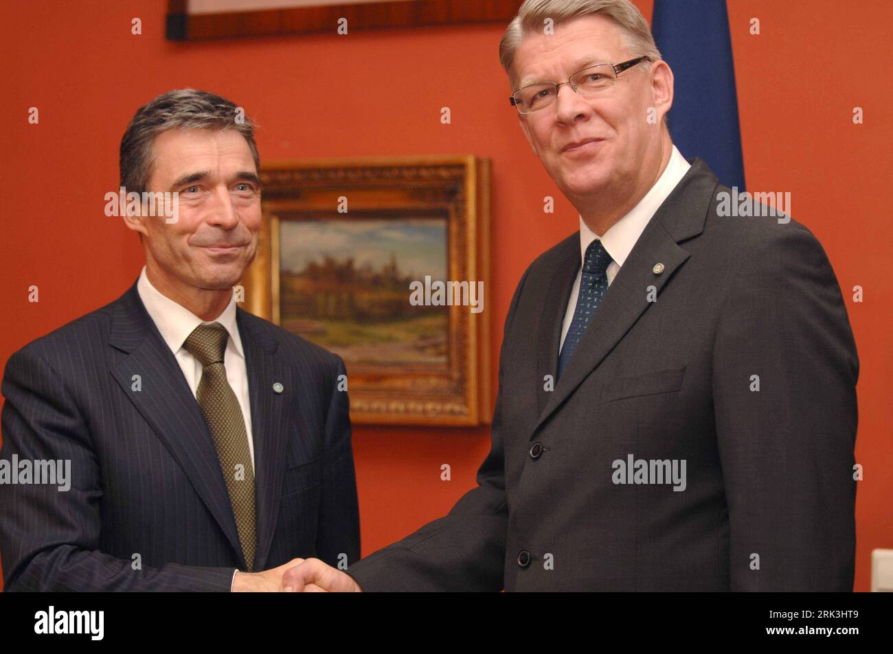 Bildnummer: 53519614  Datum: 08.10.2009  Copyright: imago/Xinhua (091008) -- RIGA, Oct. 8, 2009 (Xinhua) -- NATO Secretary General Anders Fogh Rasmussen (L) shakes hands with Latvian President Valdis Zatlers during a press conference in Riga, capital of Latvia, Oct. 8, 2009. Anders Fogh Rasmussen arrived in Latvia Thursday on his first official visit to the country since he took office. (Xinhua/Yang Dehong) (gxr) (1)LATVIA-RIGA-NATO SECRETARY GENERAL-VISIT PUBLICATIONxNOTxINxCHN People Politik kbdig xcb 2009 quer premiumd    Bildnummer 53519614 Date 08 10 2009 Copyright Imago XINHUA  Riga OCT Stock Photo