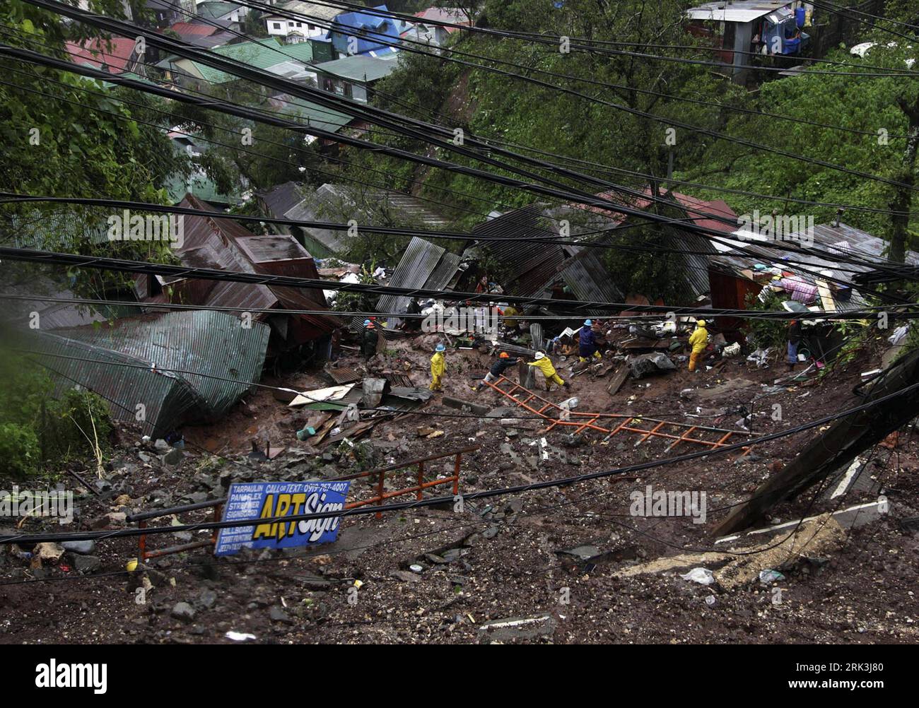 Bildnummer: 53521046  Datum: 09.10.2009  Copyright: imago/Xinhua (091009) -- Manila, Oct. 9, 2009 (Xinhua) -- Buildings are buried by mudslide in Baguio City, in northern Philippines, Oct. 9, 2009. At least 43 persons were killed and 150 are still missing in Central and Northern Luzon in northern Philippines affected by flooding and mudslide in the wake of Typhoon Pepeng ( Parma ). (Xinhua/Dave Leprozo) (zw) (3)PHILIPPINES-PEPENG-AFTERMATH PUBLICATIONxNOTxINxCHN Philippinen Naturkatastrophen Taifun Pepeng Zerstörung Premiumd kbdig xub 2009 quer o0 Schäden  o00 Erdrutsch    Bildnummer 53521046 Stock Photo