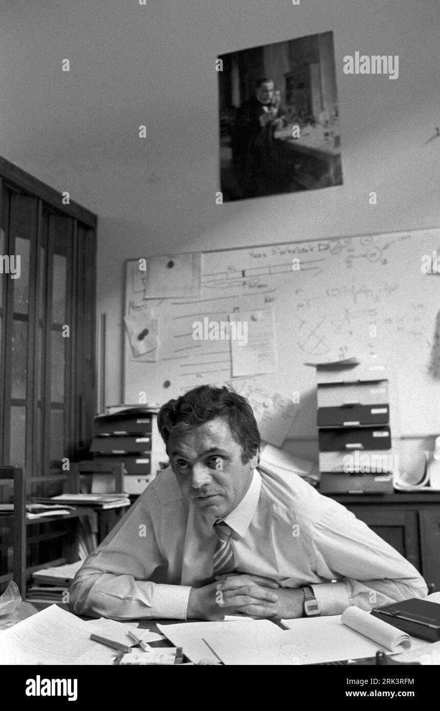 Professor Jean-Claude Chermann Pasteur Institute, Institut Pasteur, Paris, France 1985. 1980s HOMER SYKES Stock Photo