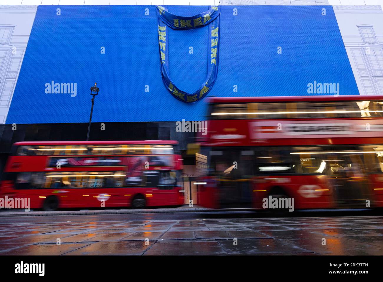 EDITORIAL USE ONLY A view of the largest FRAKTA bag at the IKEA Oxford Street city store in London, that is currently under renovation. Picture date: Thursday August 24, 2023. Stock Photo