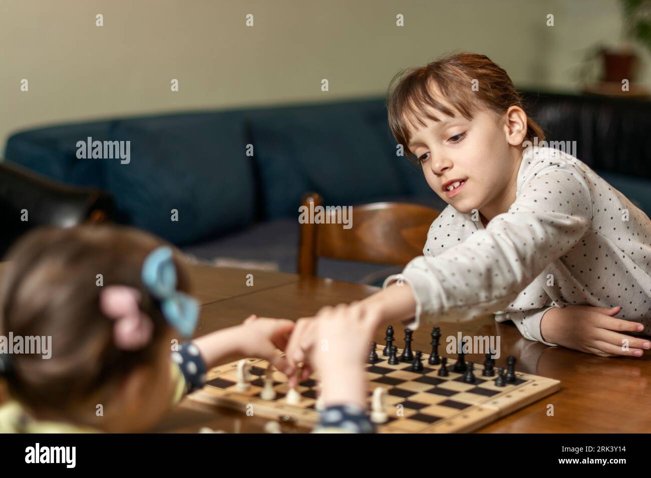 771 fotos de stock e banco de imagens de Asian Kid Playing Chess