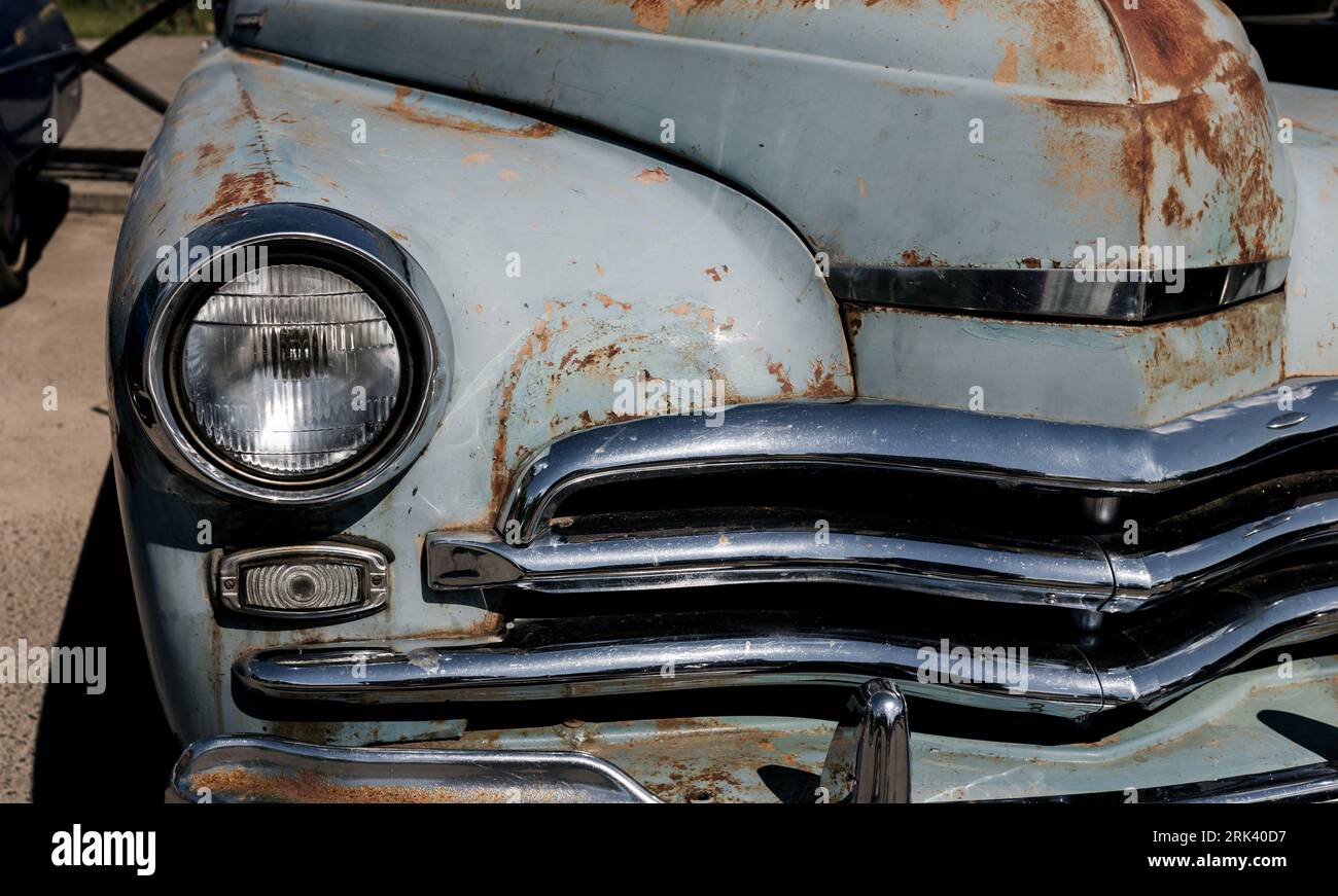 front view old rusty car. classic retro auto Stock Photo - Alamy
