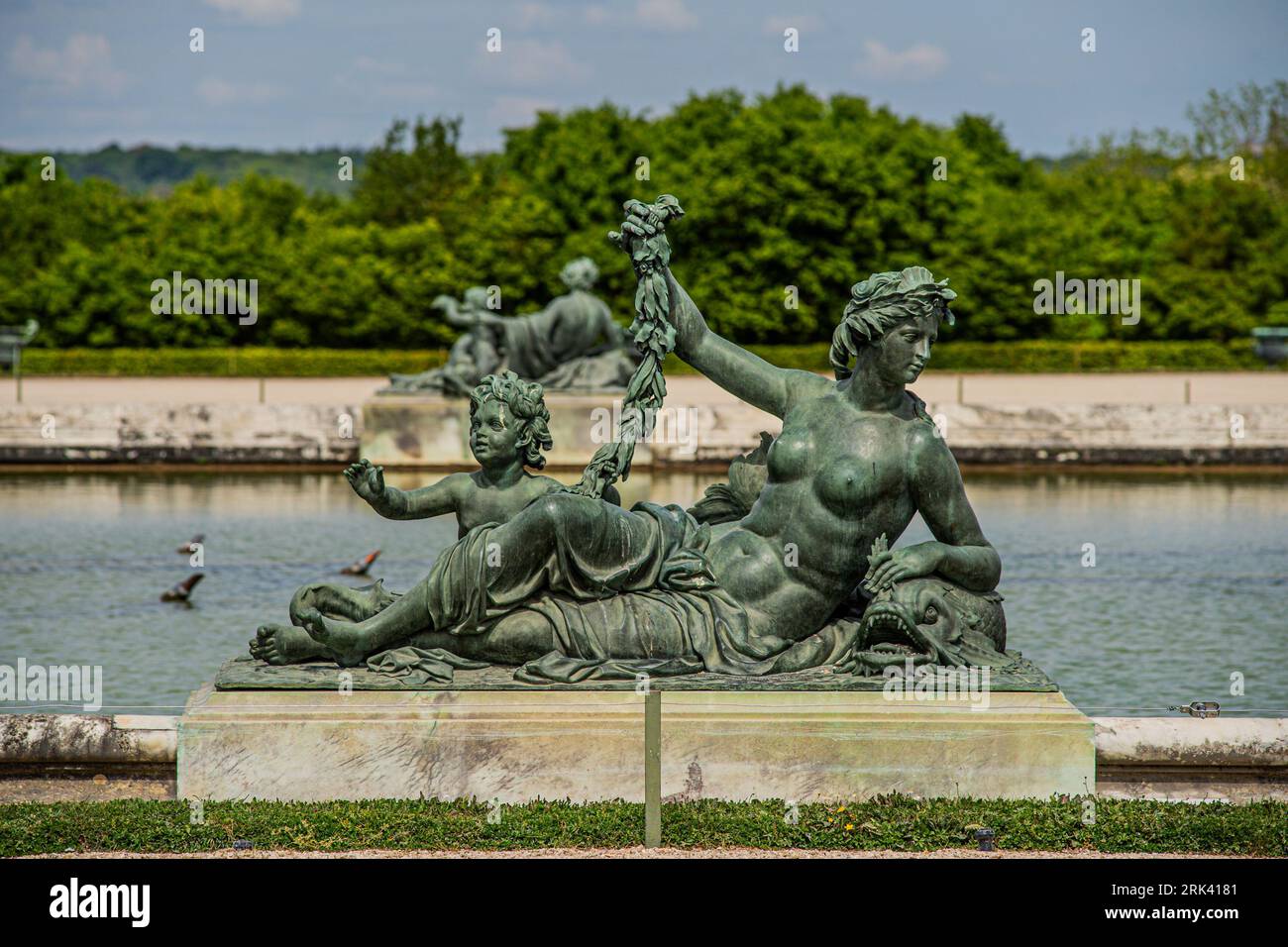 Versailles, France, 04 mai 2022, Parc du château de Versailles, La Nymphe et le jeune Triton, sculpture de Pierre Legros Stock Photo