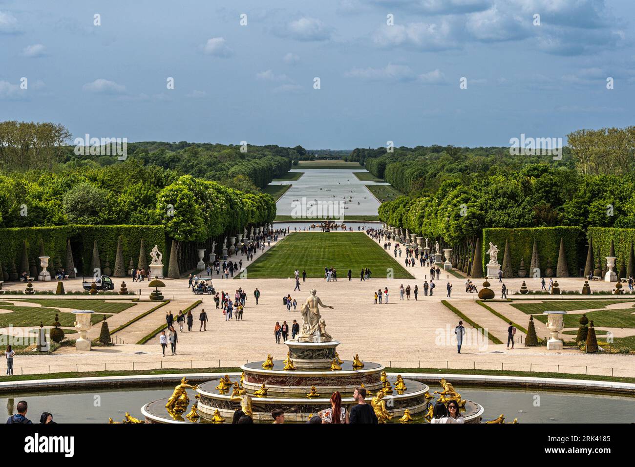 Versailles, France, 04 mai 2022, Parc du château de Versailles, Bassin de Latone et Grand canal Stock Photo