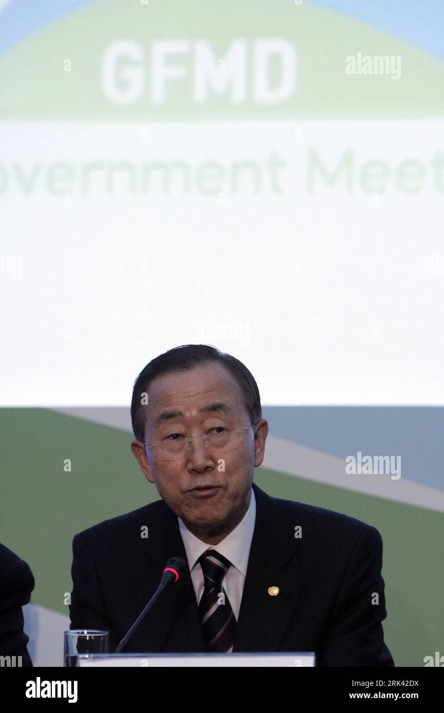Bildnummer: 53578763  Datum: 04.11.2009  Copyright: imago/Xinhua (091104) -- Athens, Nov.4, 2009 (Xinhua) -- UN Secretary-General Ban Ki Moon delivers a speech at the governmental meeting of the 3rd Global Forum on Migration and Development in Athens, Greece, Nov. 4, 2009. The two-day meeting kicked off in Athens on Wednesday. (Xinhua/Marios Lolos) (2)GREECE-ATHENS-MIGRATION AND DEVELOPMENT FORUM PUBLICATIONxNOTxINxCHN People Politik kbdig xmk 2009 hoch  Porträt    Bildnummer 53578763 Date 04 11 2009 Copyright Imago XINHUA  Athens Nov 4 2009 XINHUA UN Secretary General Ban KI Moon delivers a S Stock Photo