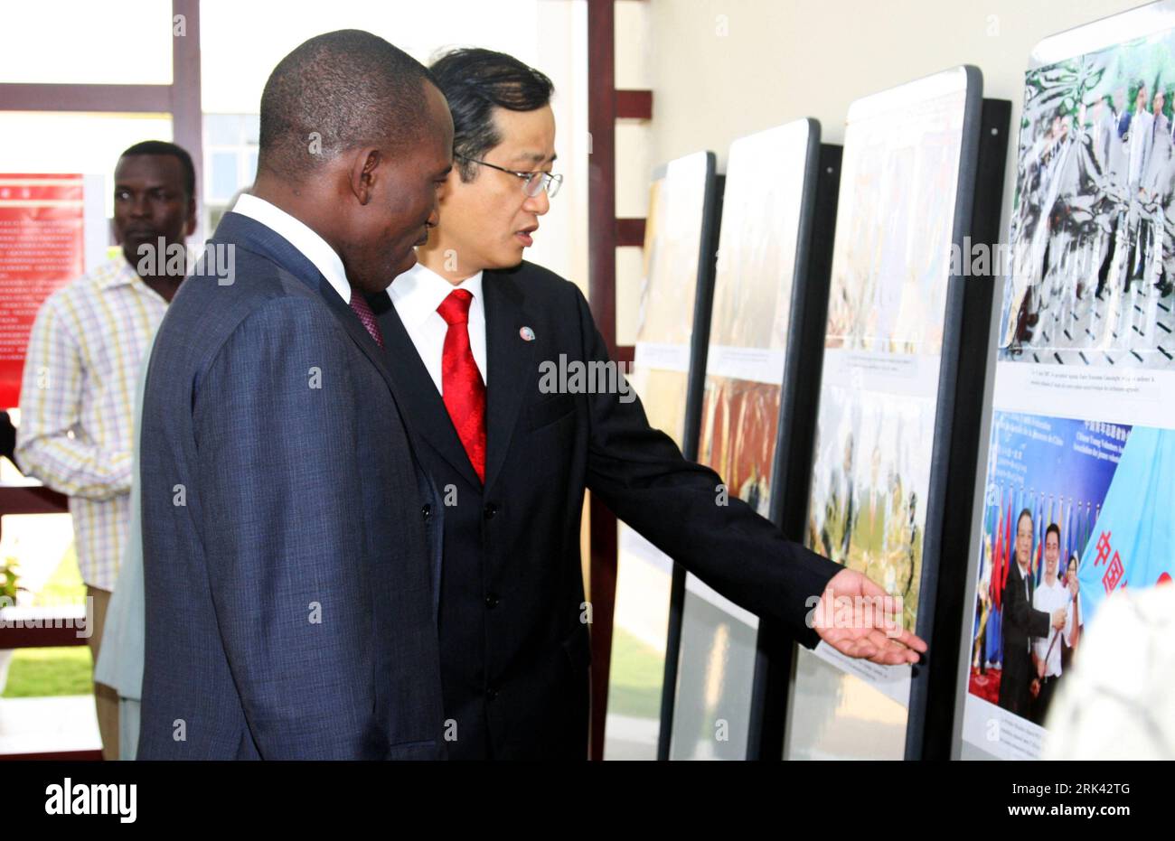 Bildnummer: 53579385  Datum: 04.11.2009  Copyright: imago/Xinhua  Chinese Ambassador to Togo Yang Min (1st R) accompanies Togolese Cooperation Minister Gilbert Bawara (Front) to attend the photo exhibition on the achievements of follow-up actions of the Beijing Summit of Forum on Sino-African cooperation at Chinese Embassy in Togo in Lome, capital of Togo, on Nov. 4, 2009. The photo exhibition was opened here on Wednesday. (Xinhua/Li Benzhong) (lr) (2)TOGO-LOME-PHOTO EXHIBITION-ACHIEVEMENTS OF FOLLOW-UP ACTIONS OF THE BEIJING SUMMIT OF FORUM ON SINO-AFRICAN COOPERATION PUBLICATIONxNOTxINxCHN P Stock Photo