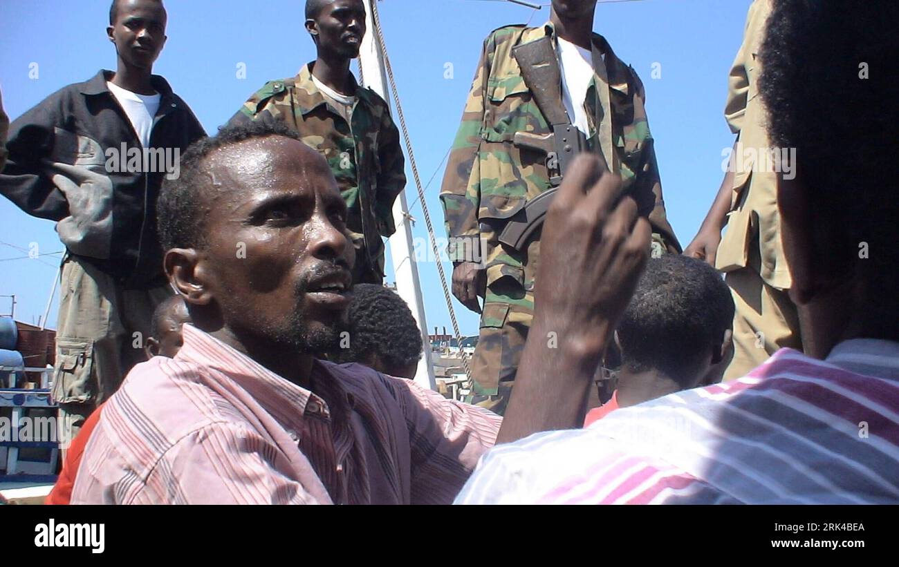 Somali pirate hi-res stock photography and images - Alamy