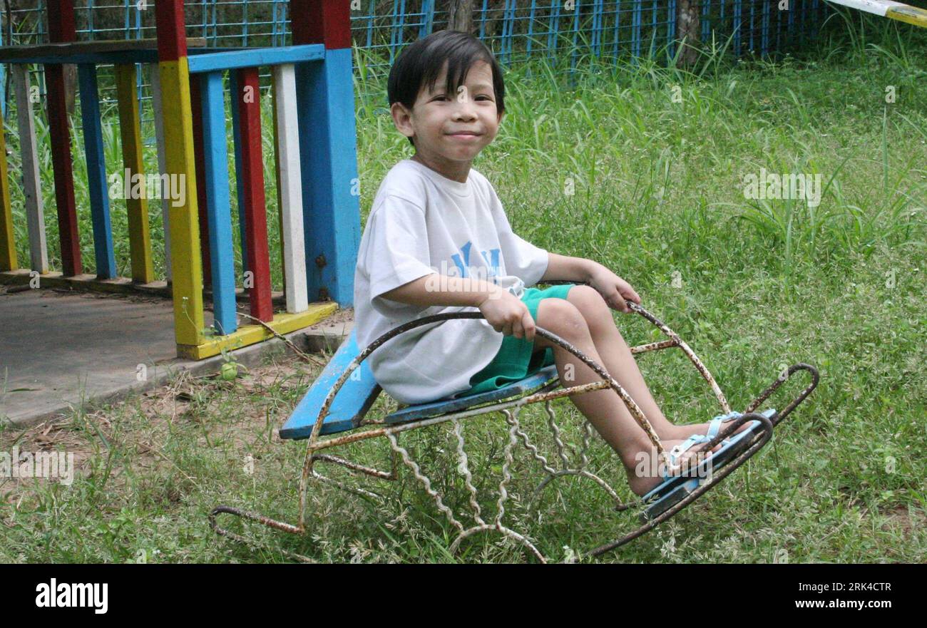 Bildnummer: 53612798  Datum: 18.11.2009  Copyright: imago/Xinhua (091120) -- YANGON, Nov. 20, 2009 (Xinhua) -- A child amuses himself at the Htauk Kyant Orphanage in Yangon, Myanmar, on Nov. 18, 2009. (Xinhua/Zhang Yunfei) (nxl) (UNIVERSAL CHILDREN S DAY)(3)MYANMAR-YANGON-CHILDREN-ORPHANAGE PUBLICATIONxNOTxINxCHN Gesellschaft Kind Kinder Fotostory Homestory kbdig xkg 2009 quer o0 Schaukelstuhl o00 Waisen, Waisenhaus    Bildnummer 53612798 Date 18 11 2009 Copyright Imago XINHUA  Yangon Nov 20 2009 XINHUA a Child Amuse himself AT The Htauk Kyant Orphanage in Yangon Myanmar ON Nov 18 2009 XINHUA Stock Photo