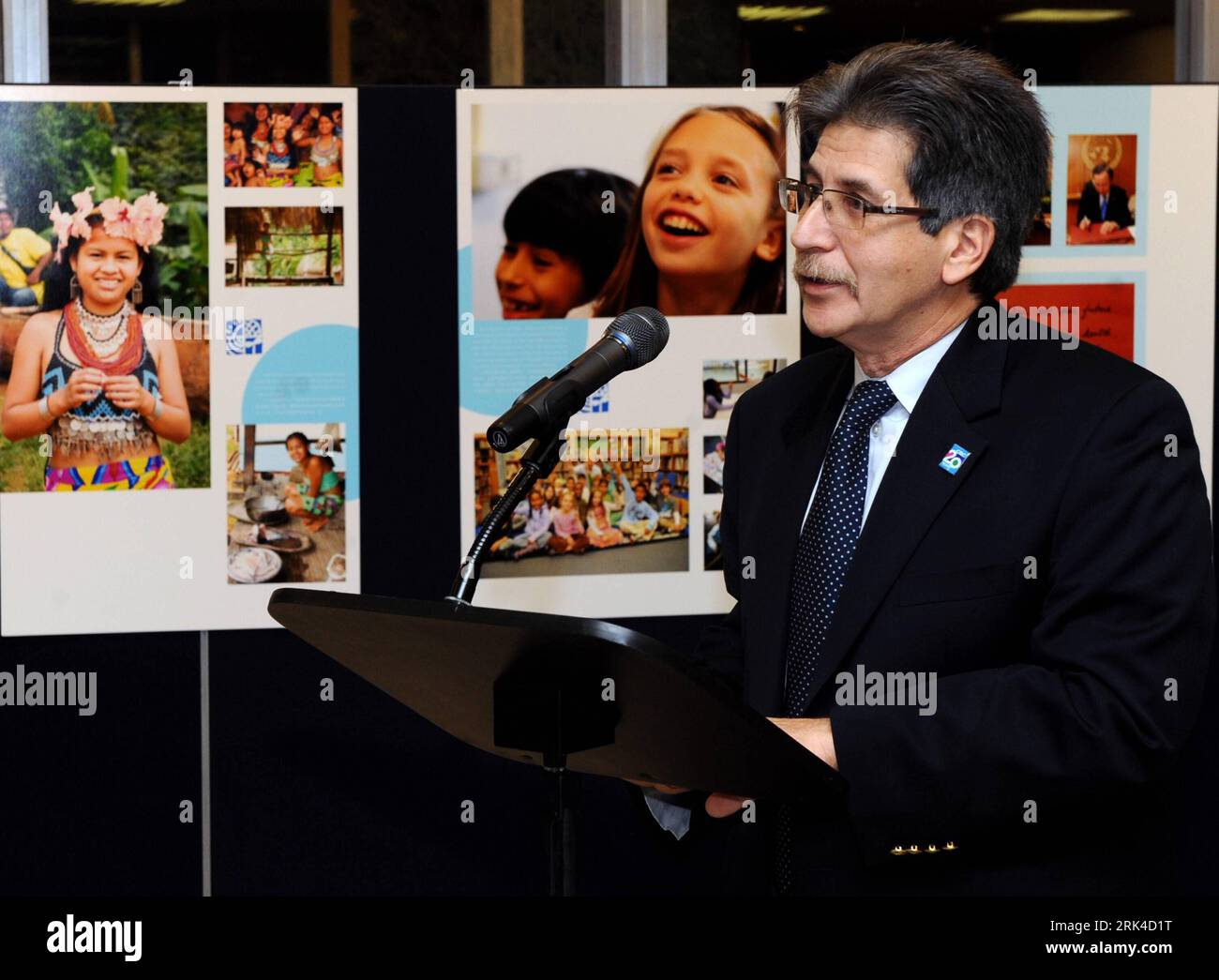 Bildnummer: 53612833  Datum: 19.11.2009  Copyright: imago/Xinhua (091120) -- NEW YORK, Nov. 20, 2009 (Xinhua) -- Saad Houry, deputy executive director of the United Nations Children s Fund (UNICEF), speaks during the opening ceremony of a photo exhibition marking the Universal Children s Day at the headquarters of the United Nations (UN) in New York, the U.S., Nov. 19, 2009. The photo exhibition, jointly sponsored by Xinhua News Agency and the Permanent Mission of China to the UN, exhibited 26 groups of some 100 photos displaying the daily lives of the children of various races and countries. Stock Photo